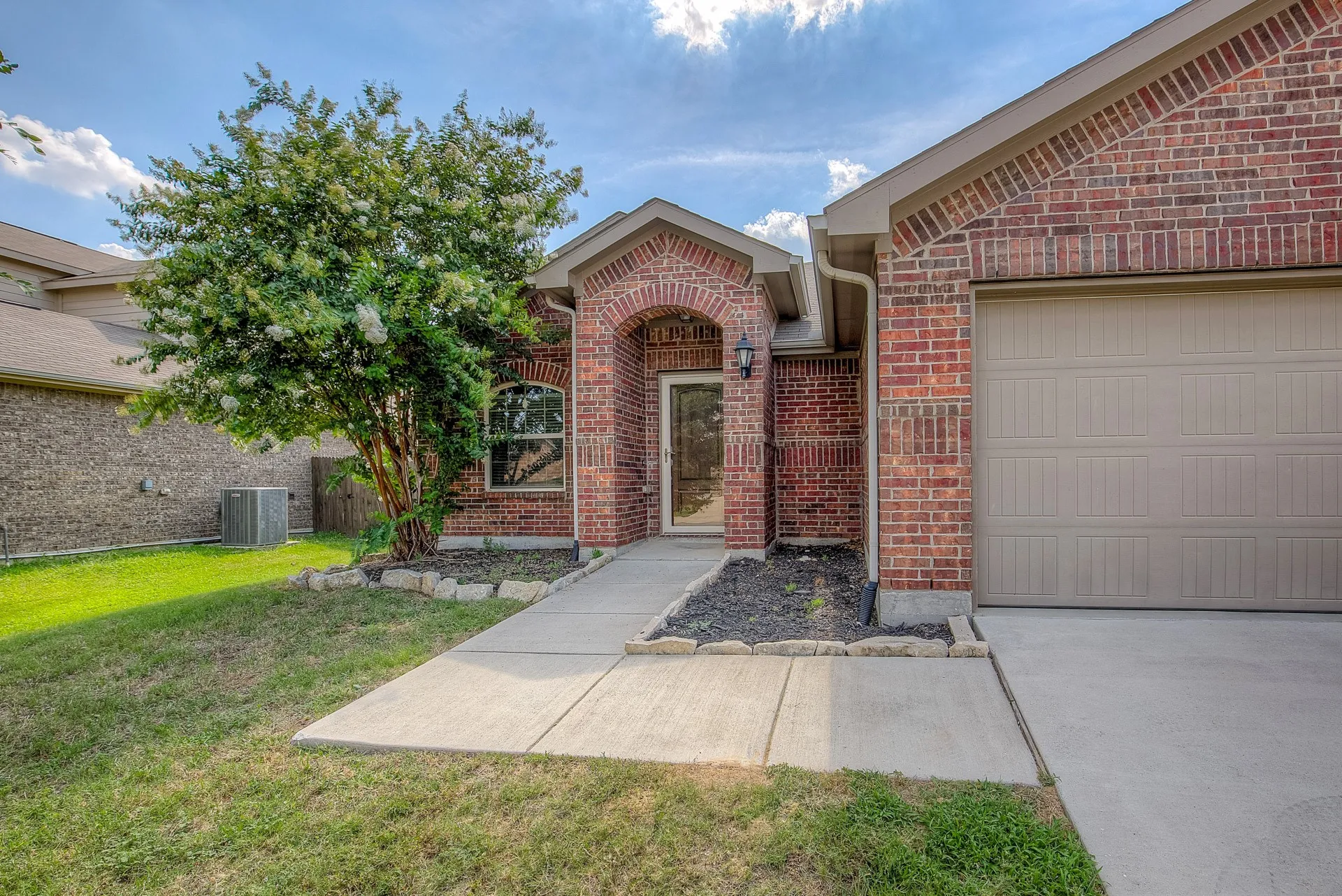 Single Family Residence For Rent in Tarrant County , 14349 Mariposa Lily Lane, Fort Worth, Texas 76052, 3 Bedroom, 2 Bathroom, 2 Garage spaces, 1,390 Sqft, built in 2014, mls#21377718, Real Estate Agent in Fort Worth, Homes For Rent in Tarrant county, Homes For Rent in Fort Worth, Realtor in Fort Worth Texas, Real Estate Brokerage Independent Realty Texas, Luminita Cordes Realtor