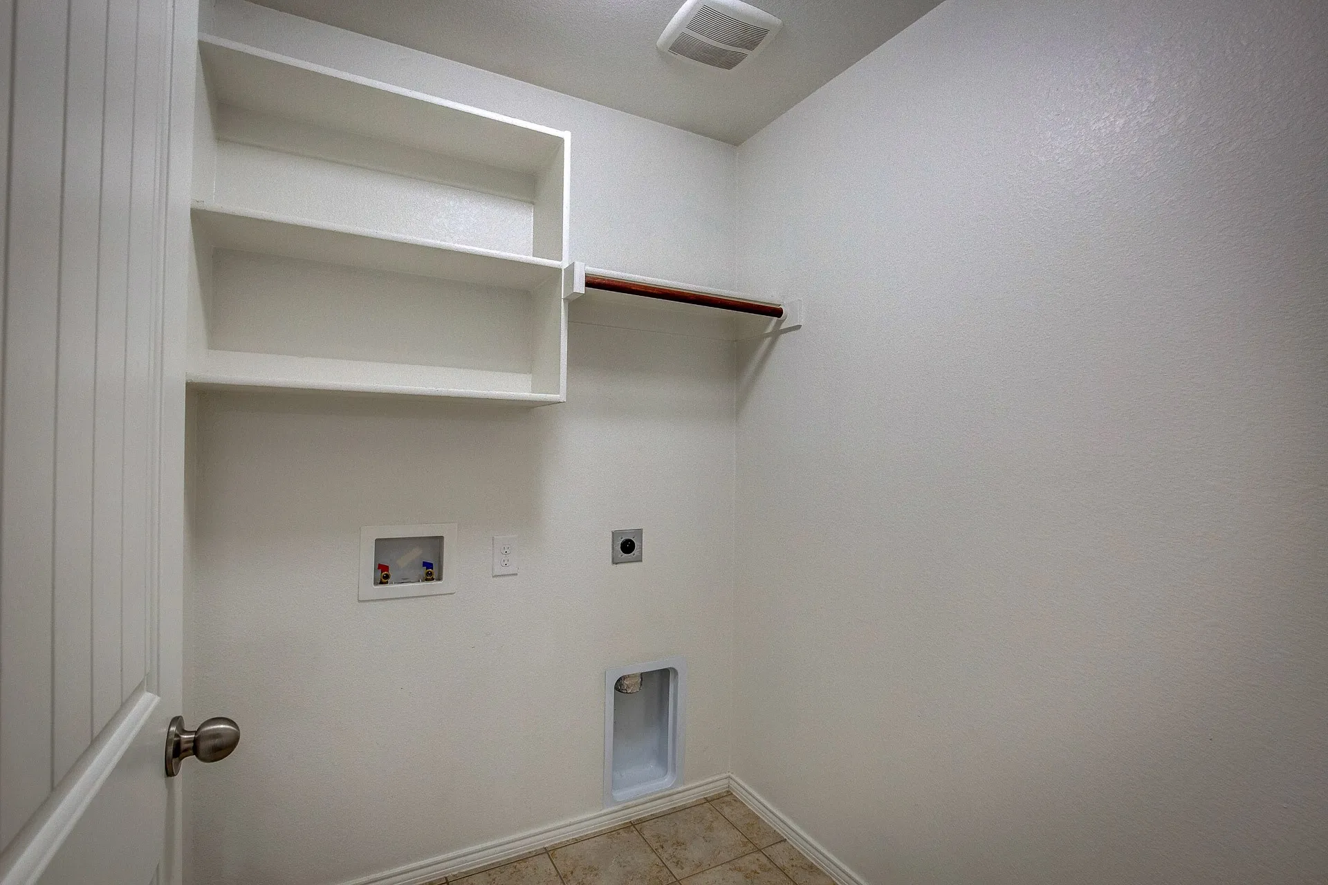 Single Family Residence For Rent in Tarrant County , 14349 Mariposa Lily Lane, Fort Worth, Texas 76052, 3 Bedroom, 2 Bathroom, 2 Garage spaces, 1,390 Sqft, built in 2014, mls#21377718, Real Estate Agent in Fort Worth, Homes For Rent in Tarrant county, Homes For Rent in Fort Worth, Realtor in Fort Worth Texas, Real Estate Brokerage Independent Realty Texas, Luminita Cordes Realtor