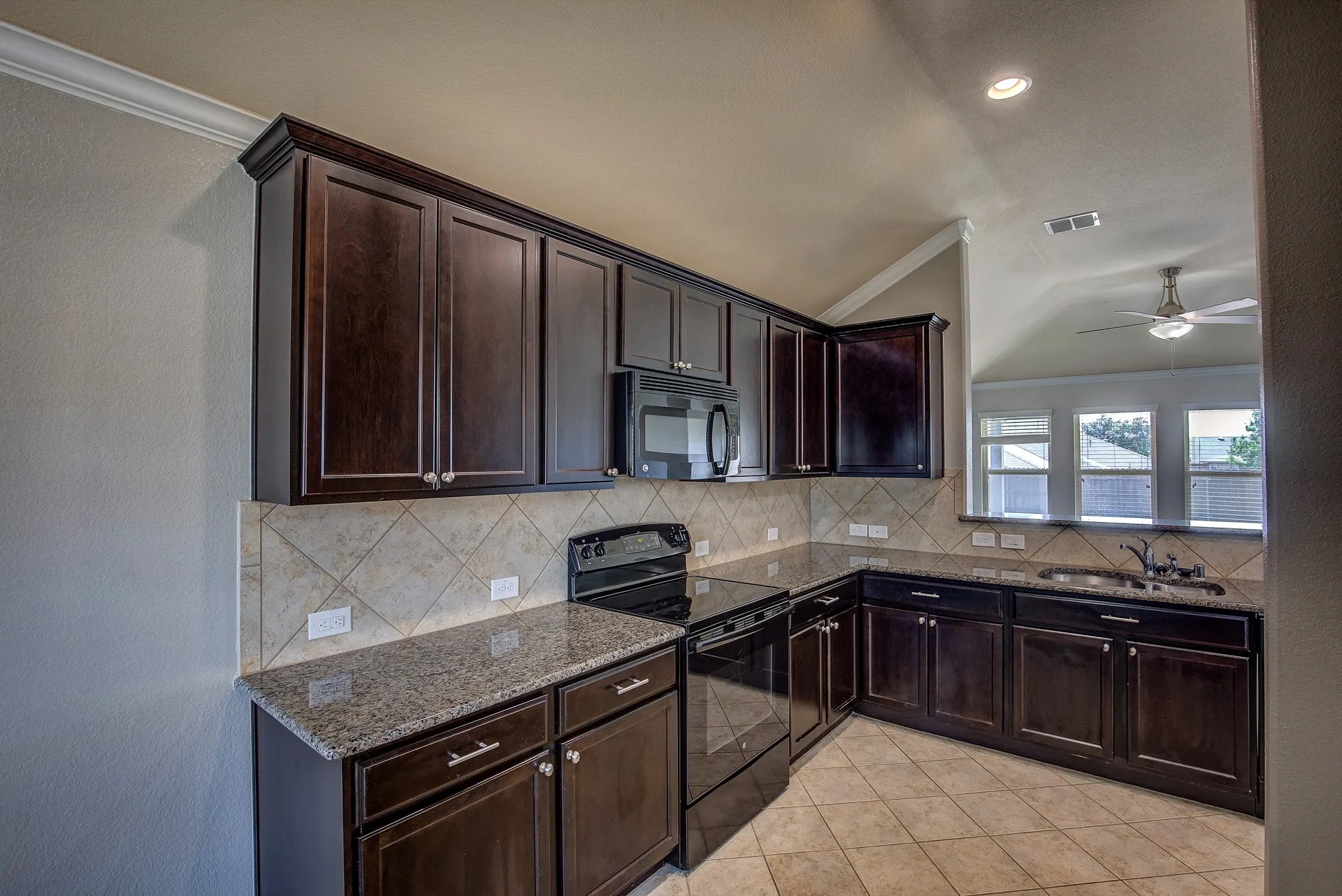 Single Family Residence For Rent in Tarrant County , 14349 Mariposa Lily Lane, Fort Worth, Texas 76052, 3 Bedroom, 2 Bathroom, 2 Garage spaces, 1,390 Sqft, built in 2014, mls#21377718, Real Estate Agent in Fort Worth, Homes For Rent in Tarrant county, Homes For Rent in Fort Worth, Realtor in Fort Worth Texas, Real Estate Brokerage Independent Realty Texas, Luminita Cordes Realtor