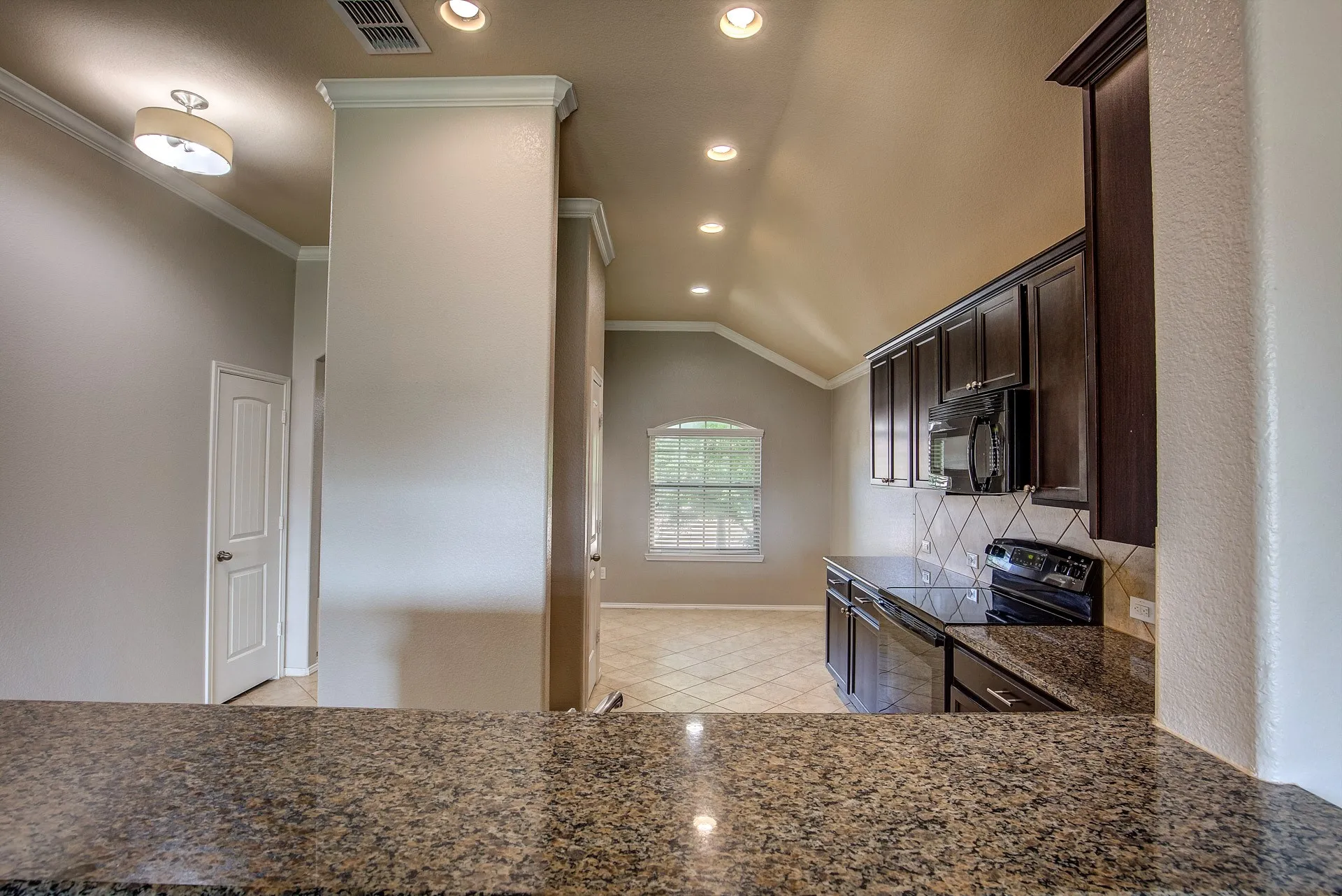 Single Family Residence For Rent in Tarrant County , 14349 Mariposa Lily Lane, Fort Worth, Texas 76052, 3 Bedroom, 2 Bathroom, 2 Garage spaces, 1,390 Sqft, built in 2014, mls#21377718, Real Estate Agent in Fort Worth, Homes For Rent in Tarrant county, Homes For Rent in Fort Worth, Realtor in Fort Worth Texas, Real Estate Brokerage Independent Realty Texas, Luminita Cordes Realtor