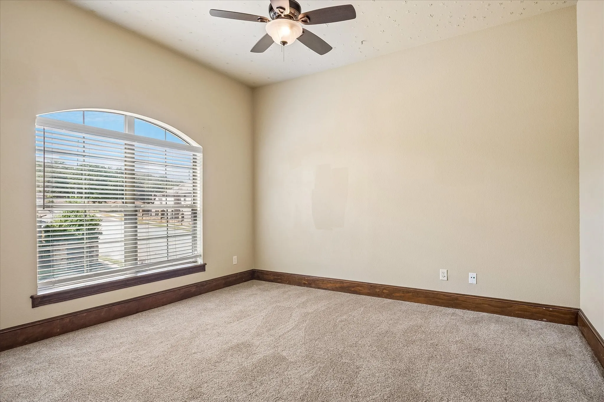 Single Family Residence For Rent in Tarrant County , 7149 Stone Villa Circle, North Richland Hills, Texas 76182, 4 Bedroom, 5 Bathroom, 2 Garage spaces, 2,920 Sqft, built in 2007, mls#21376718, Real Estate Agent in North Richland Hills, Homes For Rent in Tarrant county, Homes For Rent in North Richland Hills, Realtor in North Richland Hills Texas, Real Estate Brokerage Independent Realty Texas, Luminita Cordes Realtor