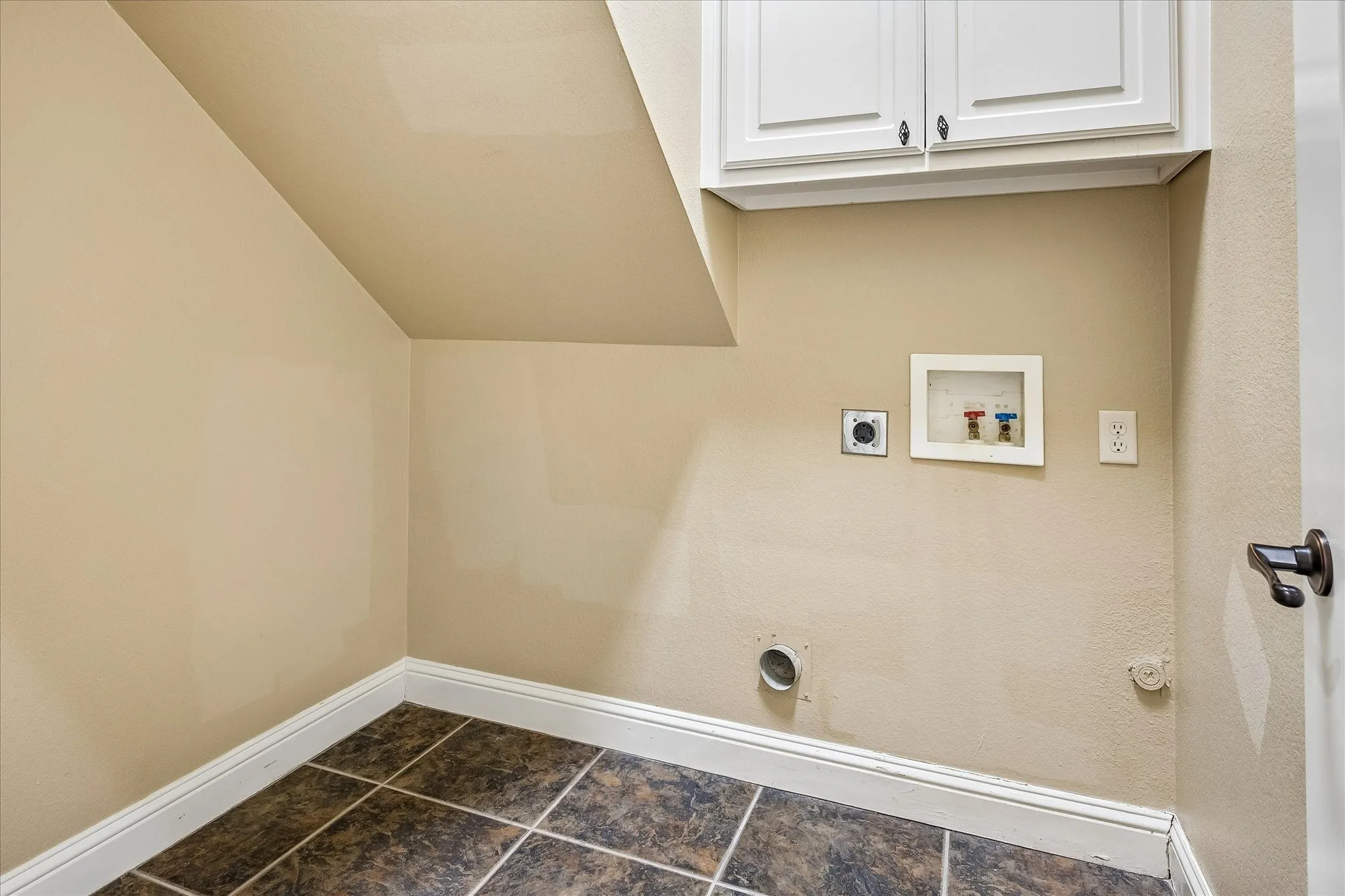 Single Family Residence For Rent in Tarrant County , 7149 Stone Villa Circle, North Richland Hills, Texas 76182, 4 Bedroom, 5 Bathroom, 2 Garage spaces, 2,920 Sqft, built in 2007, mls#21376718, Real Estate Agent in North Richland Hills, Homes For Rent in Tarrant county, Homes For Rent in North Richland Hills, Realtor in North Richland Hills Texas, Real Estate Brokerage Independent Realty Texas, Luminita Cordes Realtor
