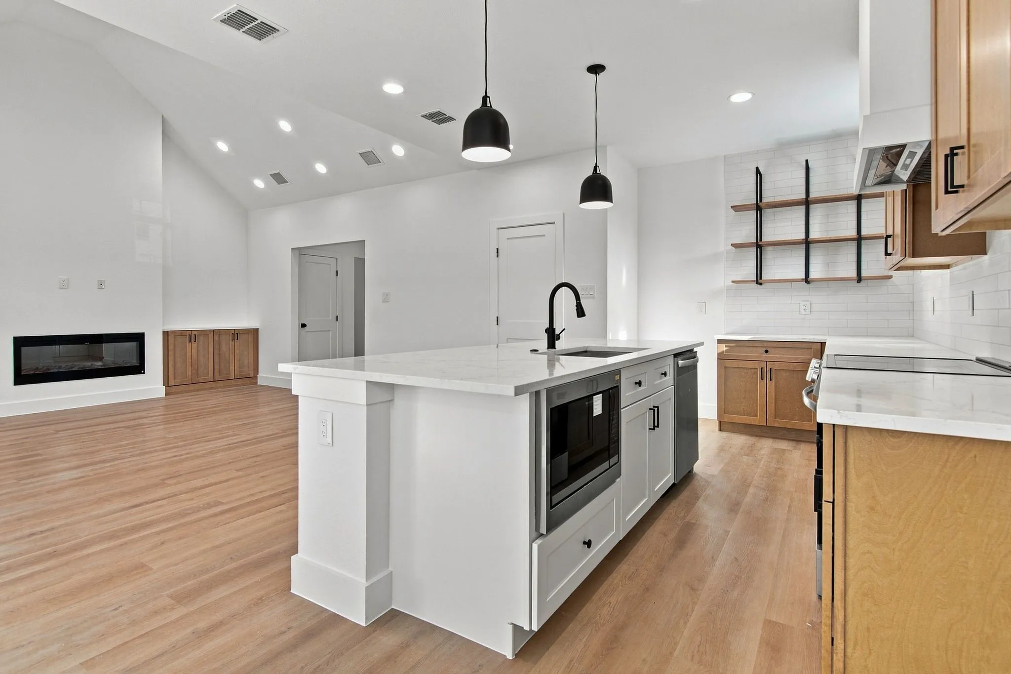 Single Family Residence For Sale in Parker County , 716 Dalton Street, Weatherford, Texas 76086, 4 Bedroom, 2 Bathroom, 2 Garage spaces, 1,916 Sqft, built in 2026, mls#21377269, Real Estate Agent in Weatherford, Homes For Sale in Parker county, Homes For Sale in Weatherford, Realtor in Weatherford Texas, Real Estate Brokerage Independent Realty Texas, Luminita Cordes Realtor