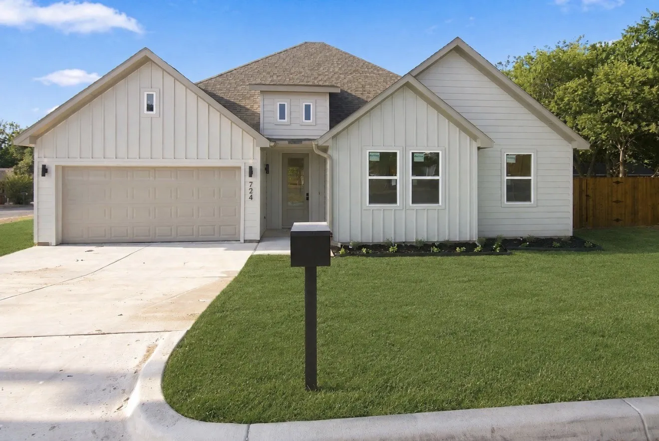 Single Family Residence For Sale in Parker County , 716 Dalton Street, Weatherford, Texas 76086, 4 Bedroom, 2 Bathroom, 2 Garage spaces, 1,916 Sqft, built in 2026, mls#21377269, Real Estate Agent in Weatherford, Homes For Sale in Parker county, Homes For Sale in Weatherford, Realtor in Weatherford Texas, Real Estate Brokerage Independent Realty Texas, Luminita Cordes Realtor