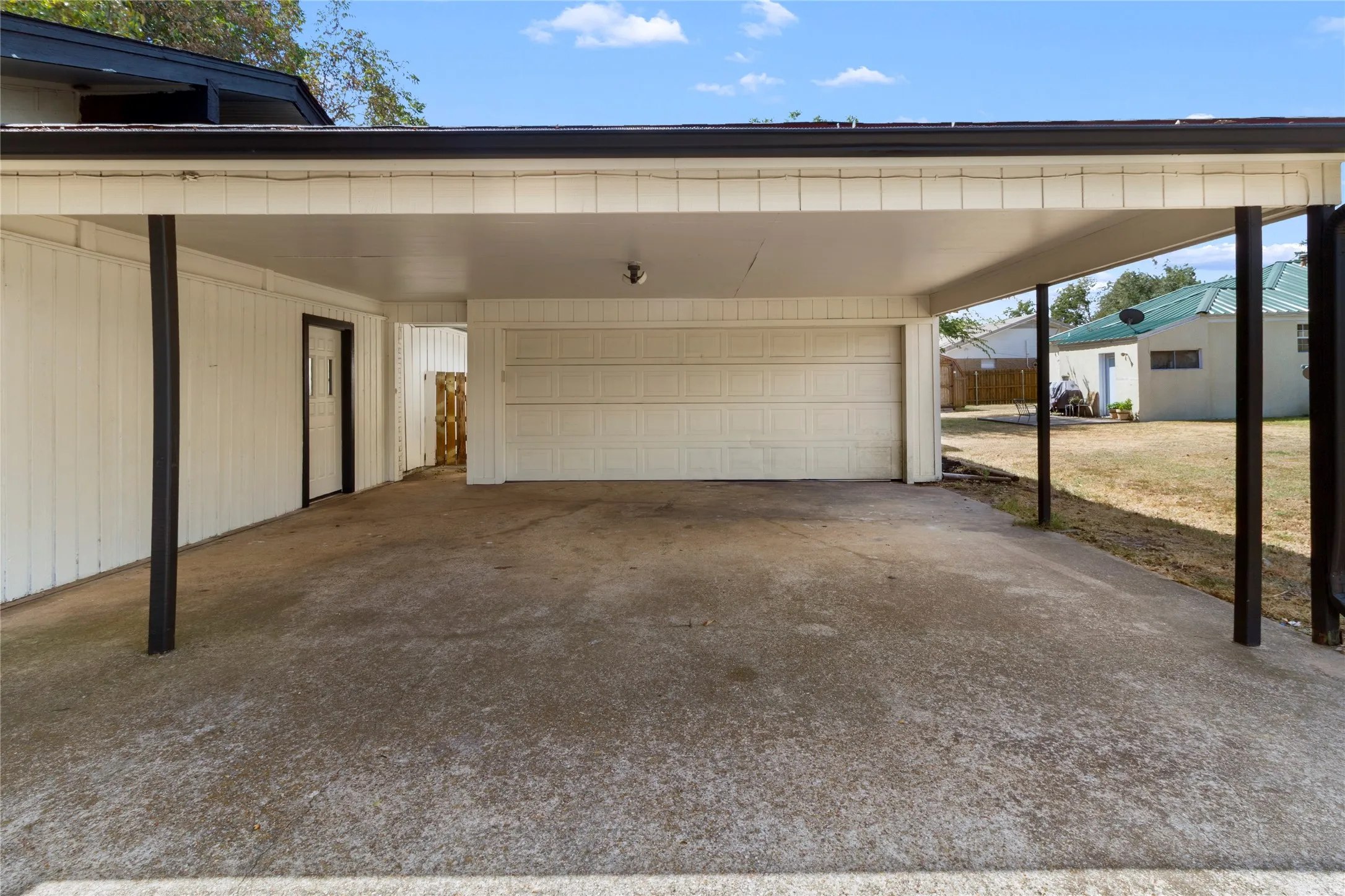 Single Family Residence For Sale in Freestone County , 221 Laurel Lane, Fairfield, Texas 75840, 4 Bedroom, 3 Bathroom, 2 Garage spaces, 2,616 Sqft, built in 1965, mls#21377472, Real Estate Agent in Fairfield, Homes For Sale in Freestone county, Homes For Sale in Fairfield, Realtor in Fairfield Texas, Real Estate Brokerage Independent Realty Texas, Luminita Cordes Realtor