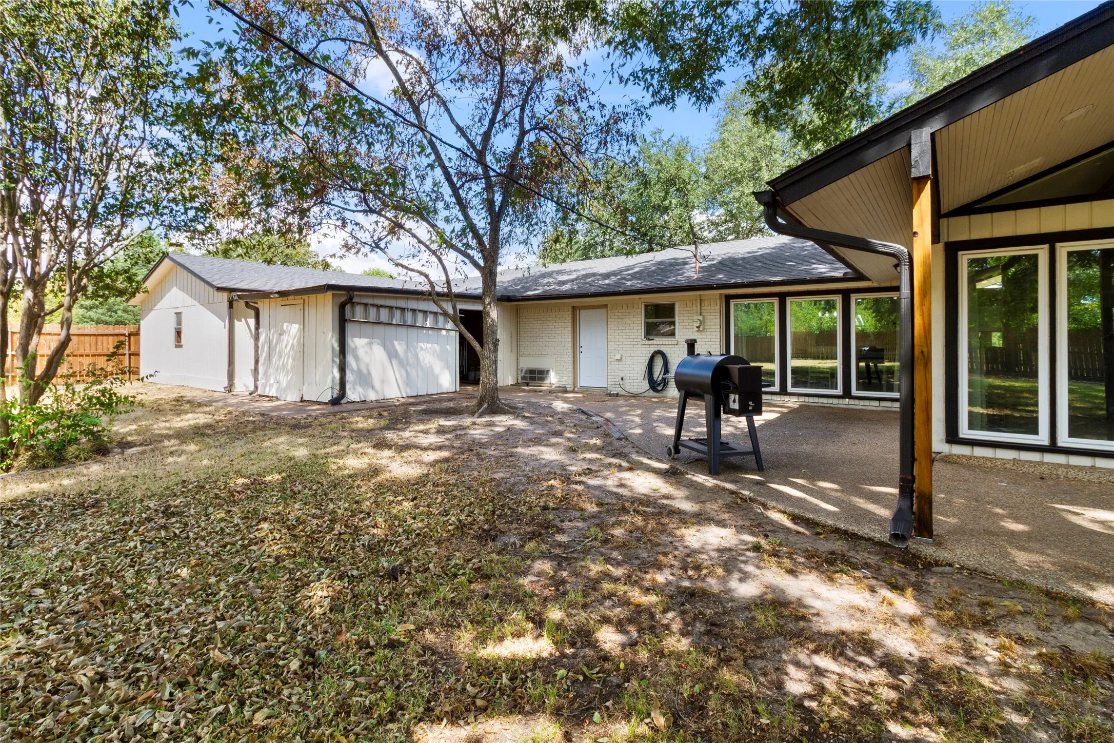Single Family Residence For Sale in Freestone County , 221 Laurel Lane, Fairfield, Texas 75840, 4 Bedroom, 3 Bathroom, 2 Garage spaces, 2,616 Sqft, built in 1965, mls#21377472, Real Estate Agent in Fairfield, Homes For Sale in Freestone county, Homes For Sale in Fairfield, Realtor in Fairfield Texas, Real Estate Brokerage Independent Realty Texas, Luminita Cordes Realtor