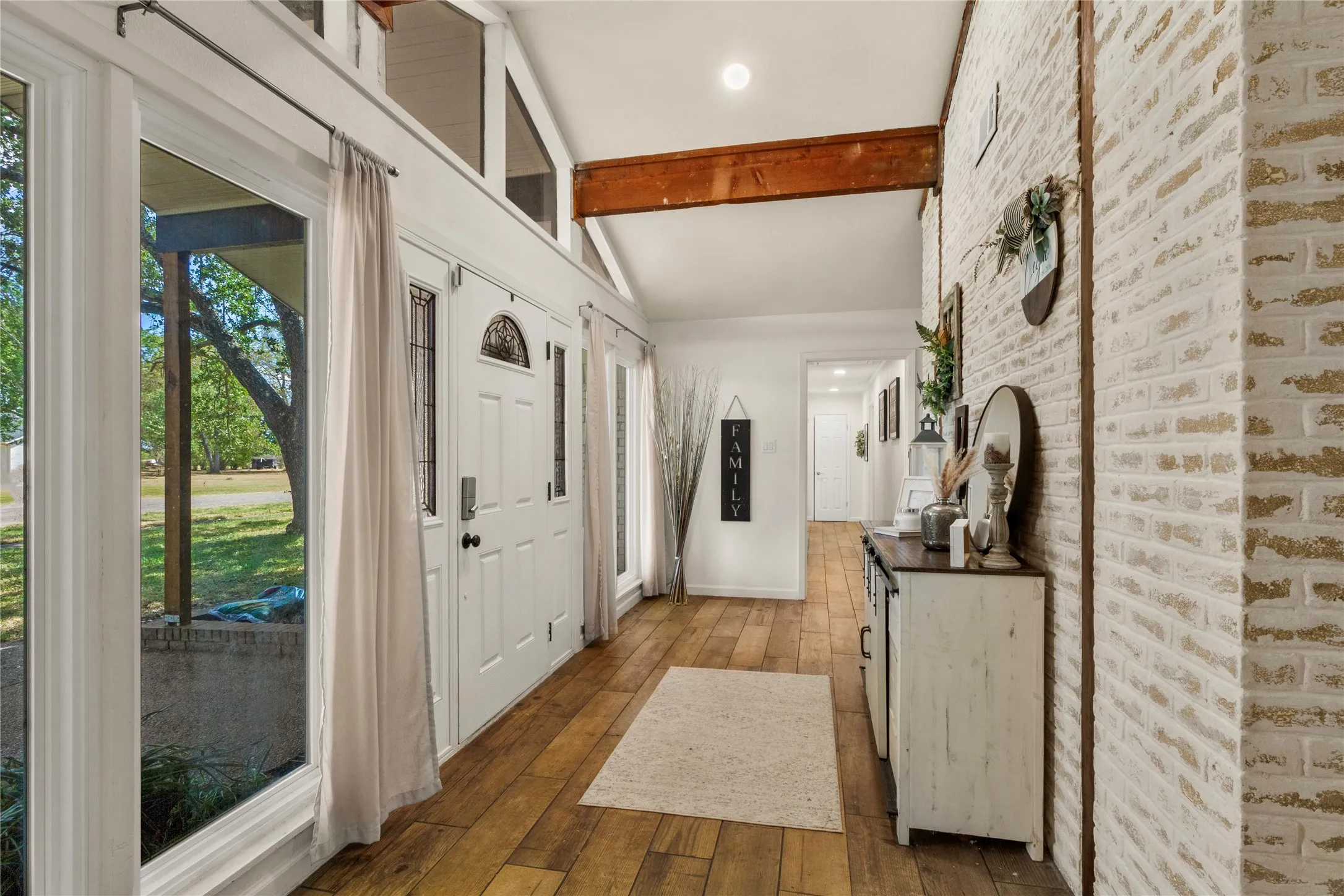 Single Family Residence For Sale in Freestone County , 221 Laurel Lane, Fairfield, Texas 75840, 4 Bedroom, 3 Bathroom, 2 Garage spaces, 2,616 Sqft, built in 1965, mls#21377472, Real Estate Agent in Fairfield, Homes For Sale in Freestone county, Homes For Sale in Fairfield, Realtor in Fairfield Texas, Real Estate Brokerage Independent Realty Texas, Luminita Cordes Realtor