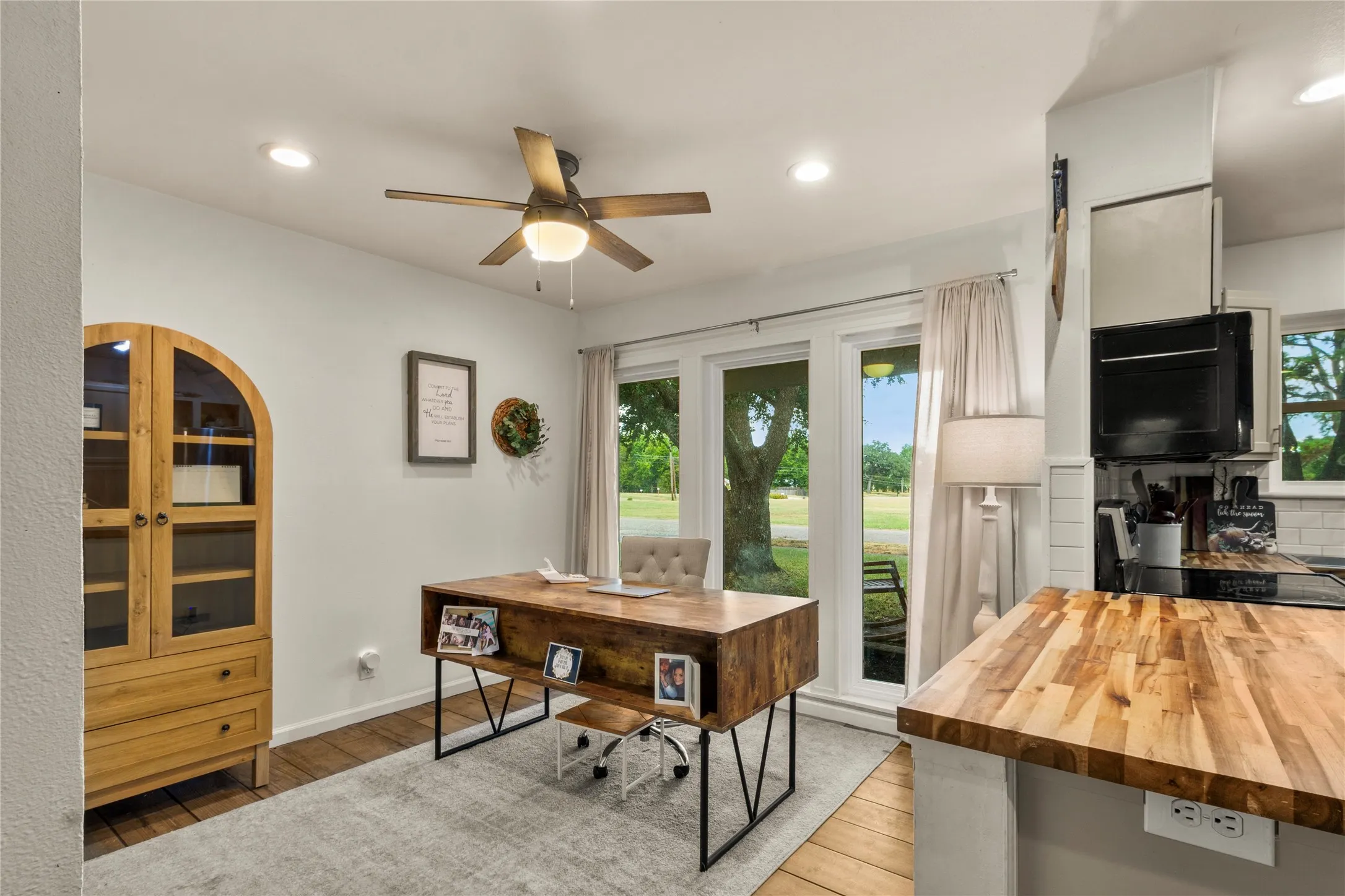 Single Family Residence For Sale in Freestone County , 221 Laurel Lane, Fairfield, Texas 75840, 4 Bedroom, 3 Bathroom, 2 Garage spaces, 2,616 Sqft, built in 1965, mls#21377472, Real Estate Agent in Fairfield, Homes For Sale in Freestone county, Homes For Sale in Fairfield, Realtor in Fairfield Texas, Real Estate Brokerage Independent Realty Texas, Luminita Cordes Realtor