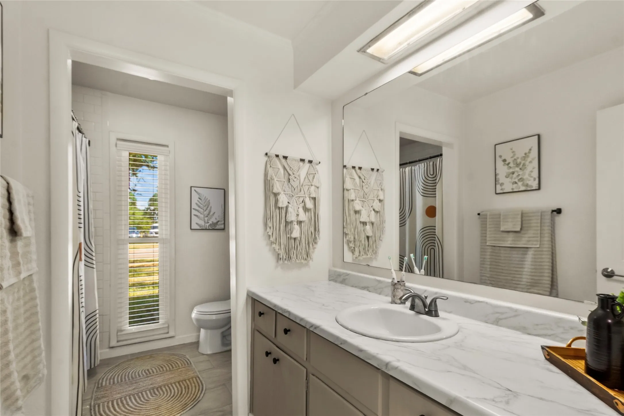 Single Family Residence For Sale in Freestone County , 221 Laurel Lane, Fairfield, Texas 75840, 4 Bedroom, 3 Bathroom, 2 Garage spaces, 2,616 Sqft, built in 1965, mls#21377472, Real Estate Agent in Fairfield, Homes For Sale in Freestone county, Homes For Sale in Fairfield, Realtor in Fairfield Texas, Real Estate Brokerage Independent Realty Texas, Luminita Cordes Realtor