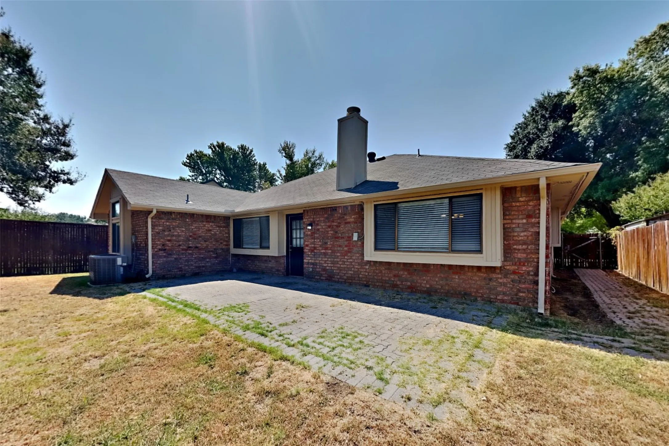 Single Family Residence For Rent in Denton County , 1804 Chatham Drive, Flower Mound, Texas 75028, 3 Bedroom, 2 Bathroom, 2 Garage spaces, 1,904 Sqft, built in 1986, mls#21377725, Real Estate Agent in Flower Mound, Homes For Rent in Denton county, Homes For Rent in Flower Mound, Realtor in Flower Mound Texas, Real Estate Brokerage Independent Realty Texas, Luminita Cordes Realtor