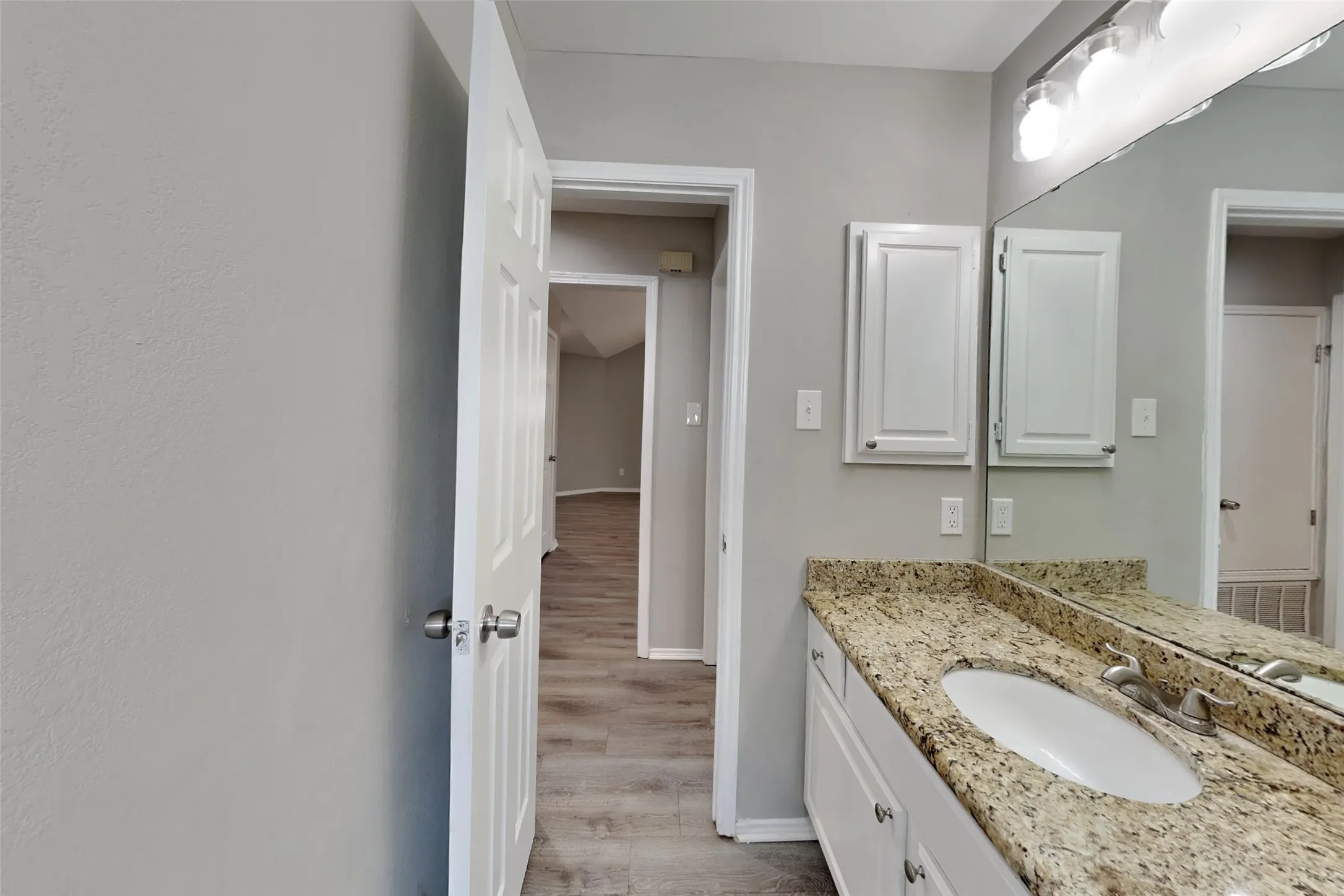 Single Family Residence For Rent in Denton County , 1804 Chatham Drive, Flower Mound, Texas 75028, 3 Bedroom, 2 Bathroom, 2 Garage spaces, 1,904 Sqft, built in 1986, mls#21377725, Real Estate Agent in Flower Mound, Homes For Rent in Denton county, Homes For Rent in Flower Mound, Realtor in Flower Mound Texas, Real Estate Brokerage Independent Realty Texas, Luminita Cordes Realtor