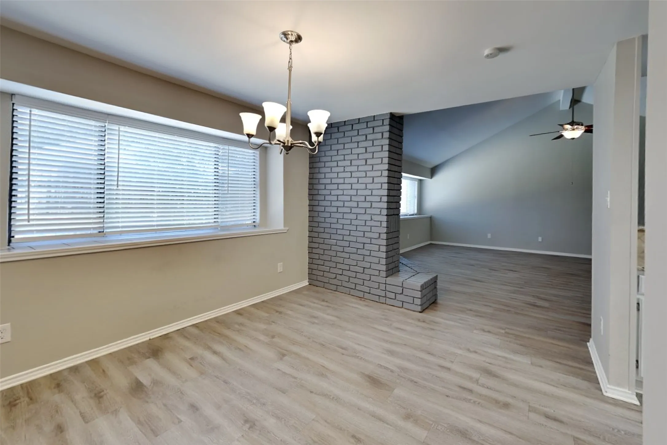 Single Family Residence For Rent in Denton County , 1804 Chatham Drive, Flower Mound, Texas 75028, 3 Bedroom, 2 Bathroom, 2 Garage spaces, 1,904 Sqft, built in 1986, mls#21377725, Real Estate Agent in Flower Mound, Homes For Rent in Denton county, Homes For Rent in Flower Mound, Realtor in Flower Mound Texas, Real Estate Brokerage Independent Realty Texas, Luminita Cordes Realtor