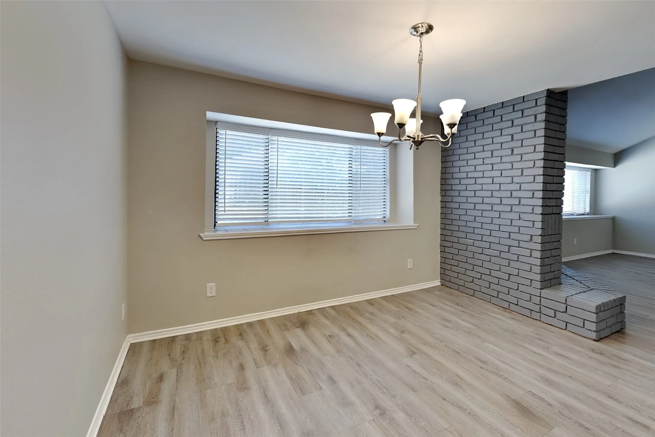 Single Family Residence For Rent in Denton County , 1804 Chatham Drive, Flower Mound, Texas 75028, 3 Bedroom, 2 Bathroom, 2 Garage spaces, 1,904 Sqft, built in 1986, mls#21377725, Real Estate Agent in Flower Mound, Homes For Rent in Denton county, Homes For Rent in Flower Mound, Realtor in Flower Mound Texas, Real Estate Brokerage Independent Realty Texas, Luminita Cordes Realtor