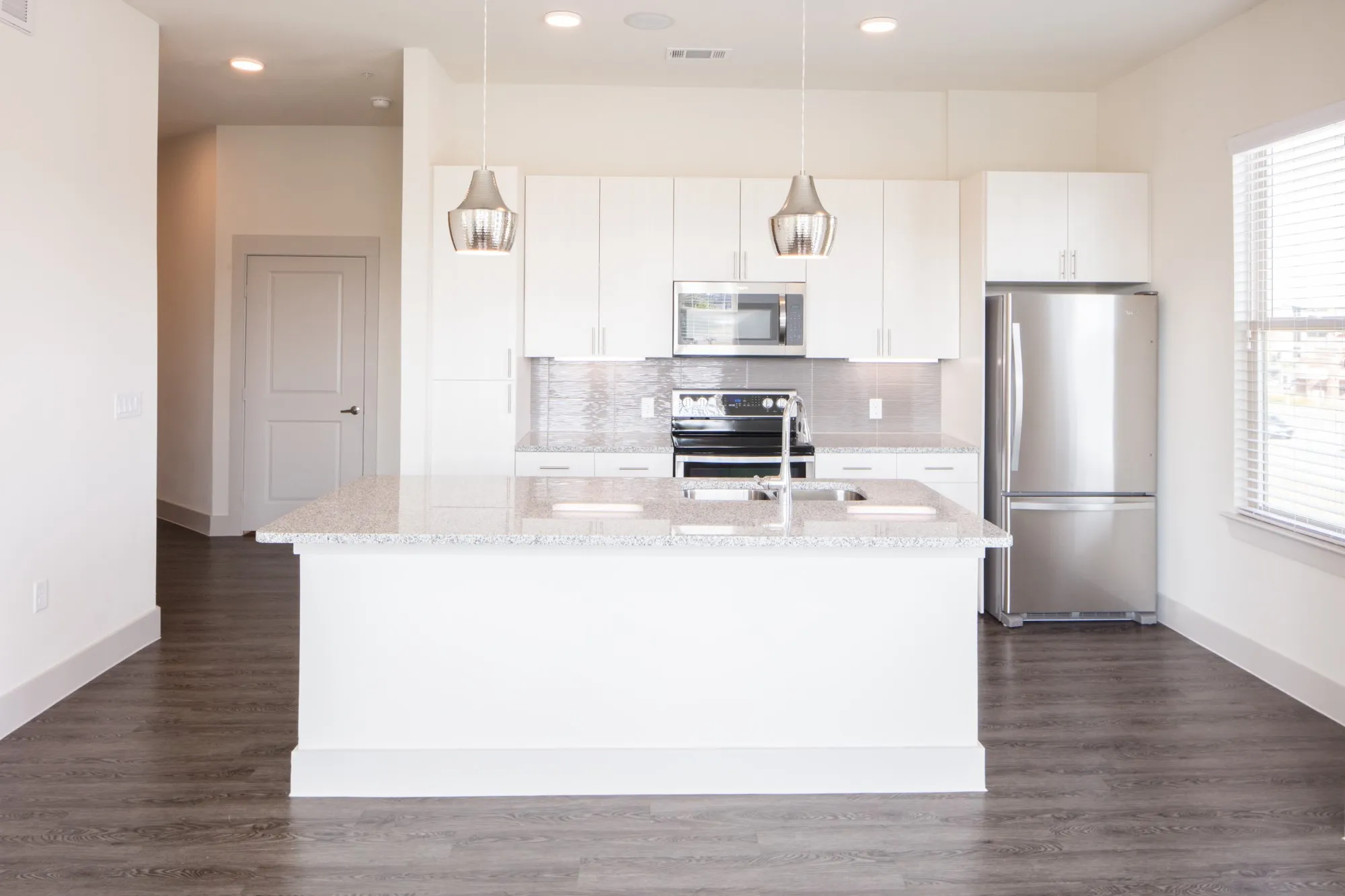 Apartment For Rent in Tarrant County , 2101 W Rosedale Street 212, Fort Worth, Texas 76104, 1 Bedroom, 1 Bathroom, 9 Garage spaces, 700 Sqft, built in 2017, mls#21377740, Real Estate Agent in Fort Worth, Homes For Rent in Tarrant county, Homes For Rent in Fort Worth, Realtor in Fort Worth Texas, Real Estate Brokerage Independent Realty Texas, Luminita Cordes Realtor