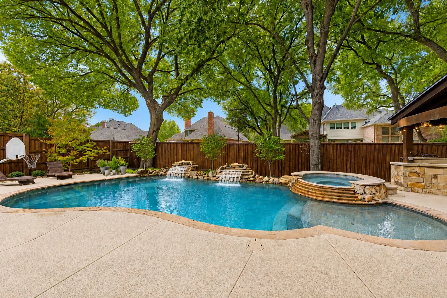 Single Family Residence For Sale in Dallas County , 625 Cambridge Manor Lane, Coppell, Texas 75019, 4 Bedroom, 4 Bathroom, 3 Garage spaces, 3,777 Sqft, built in 1996, mls#21376062, Real Estate Agent in Coppell, Homes For Sale in Dallas county, Homes For Sale in Coppell, Realtor in Coppell Texas, Real Estate Brokerage Independent Realty Texas, Luminita Cordes Realtor
