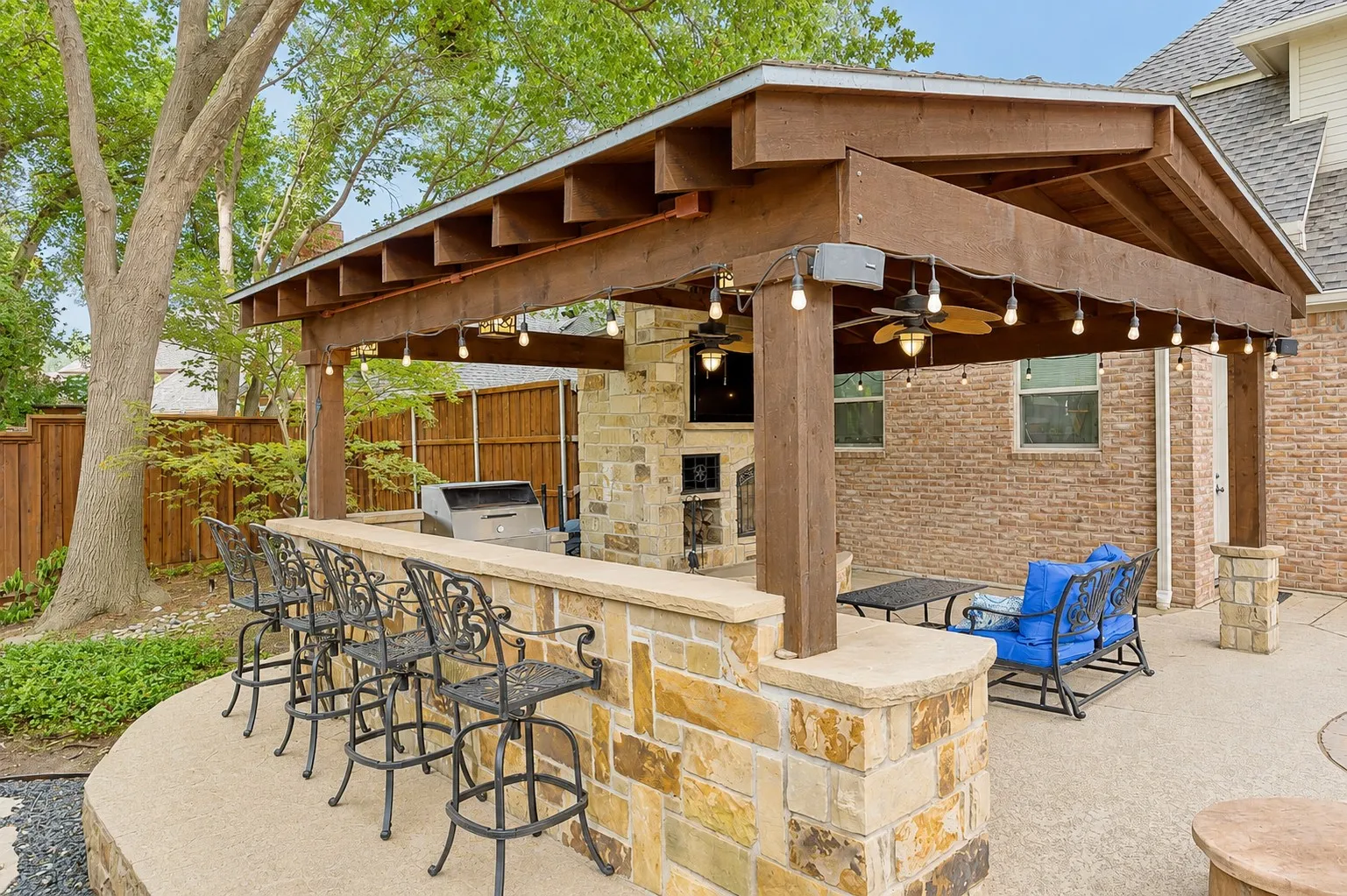 Single Family Residence For Sale in Dallas County , 625 Cambridge Manor Lane, Coppell, Texas 75019, 4 Bedroom, 4 Bathroom, 3 Garage spaces, 3,777 Sqft, built in 1996, mls#21376062, Real Estate Agent in Coppell, Homes For Sale in Dallas county, Homes For Sale in Coppell, Realtor in Coppell Texas, Real Estate Brokerage Independent Realty Texas, Luminita Cordes Realtor