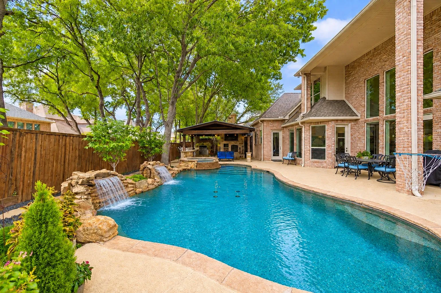 Single Family Residence For Sale in Dallas County , 625 Cambridge Manor Lane, Coppell, Texas 75019, 4 Bedroom, 4 Bathroom, 3 Garage spaces, 3,777 Sqft, built in 1996, mls#21376062, Real Estate Agent in Coppell, Homes For Sale in Dallas county, Homes For Sale in Coppell, Realtor in Coppell Texas, Real Estate Brokerage Independent Realty Texas, Luminita Cordes Realtor