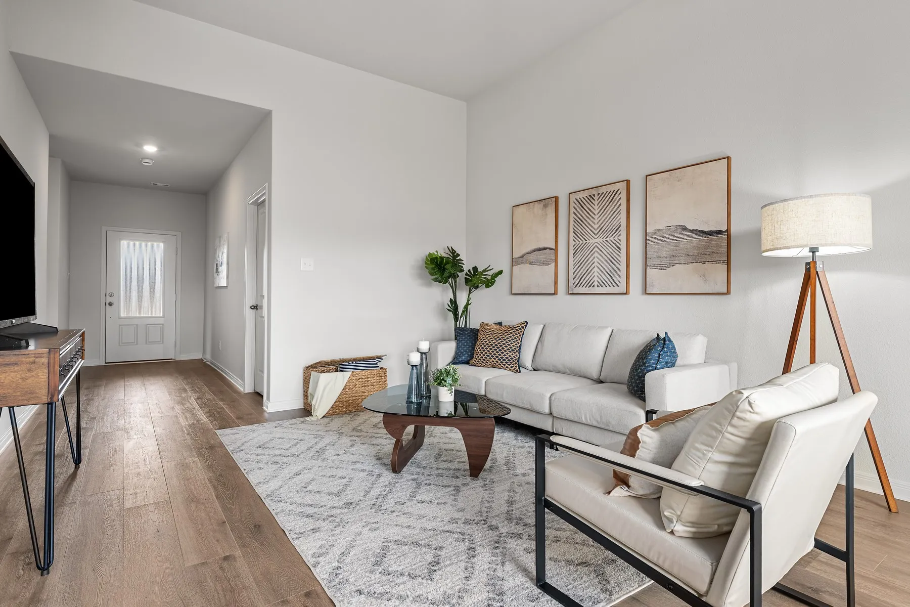Single Family Residence For Rent in Tarrant County , 1313 Tilton Drive, Fort Worth, Texas 76140, 3 Bedroom, 2 Bathroom, 2 Garage spaces, 1,316 Sqft, built in 2026, mls#21377746, Real Estate Agent in Fort Worth, Homes For Rent in Tarrant county, Homes For Rent in Fort Worth, Realtor in Fort Worth Texas, Real Estate Brokerage Independent Realty Texas, Luminita Cordes Realtor