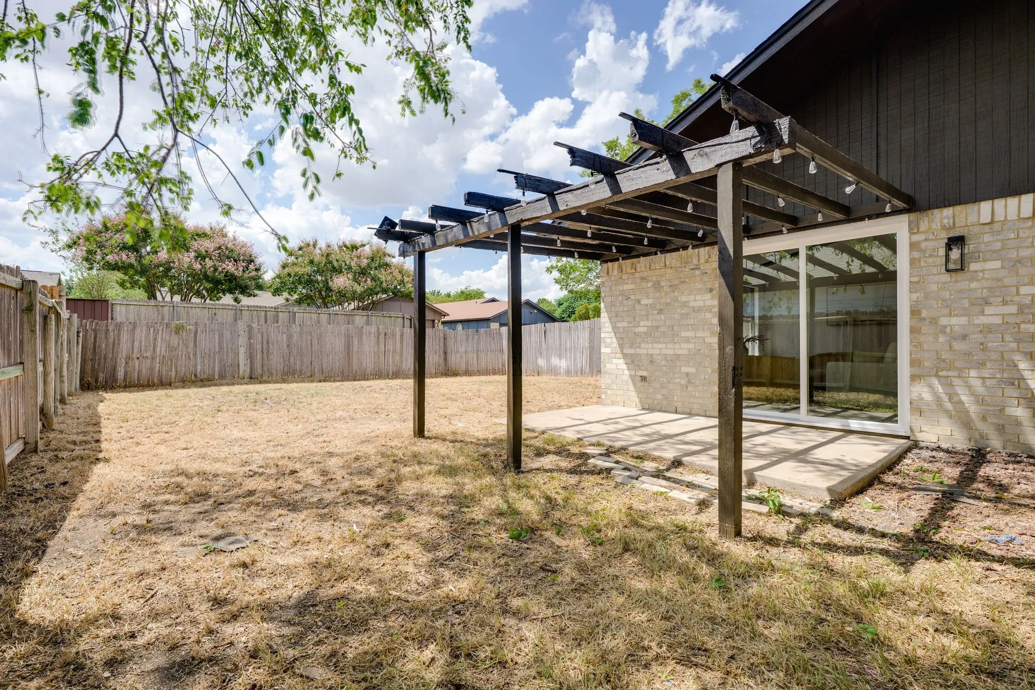 Single Family Residence For Sale in Dallas County , 3022 Blueridge Lane, Garland, Texas 75042, 3 Bedroom, 2 Bathroom, 2 Garage spaces, 1,513 Sqft, built in 1973, mls#21375970, Real Estate Agent in Garland, Homes For Sale in Dallas county, Homes For Sale in Garland, Realtor in Garland Texas, Real Estate Brokerage Independent Realty Texas, Luminita Cordes Realtor