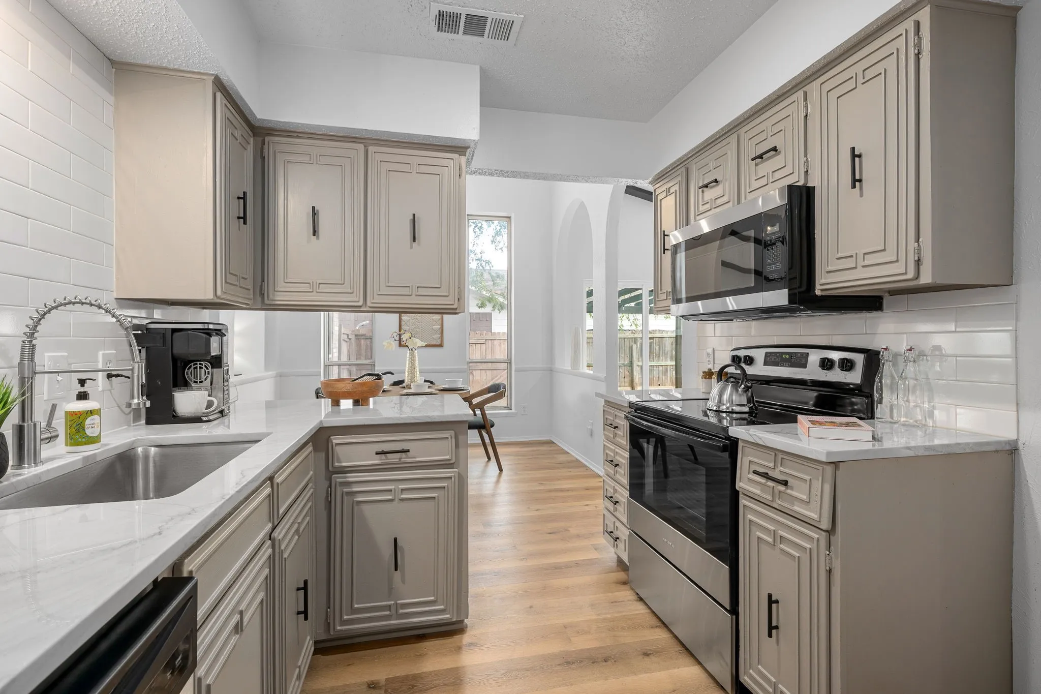 Single Family Residence For Sale in Dallas County , 3022 Blueridge Lane, Garland, Texas 75042, 3 Bedroom, 2 Bathroom, 2 Garage spaces, 1,513 Sqft, built in 1973, mls#21375970, Real Estate Agent in Garland, Homes For Sale in Dallas county, Homes For Sale in Garland, Realtor in Garland Texas, Real Estate Brokerage Independent Realty Texas, Luminita Cordes Realtor