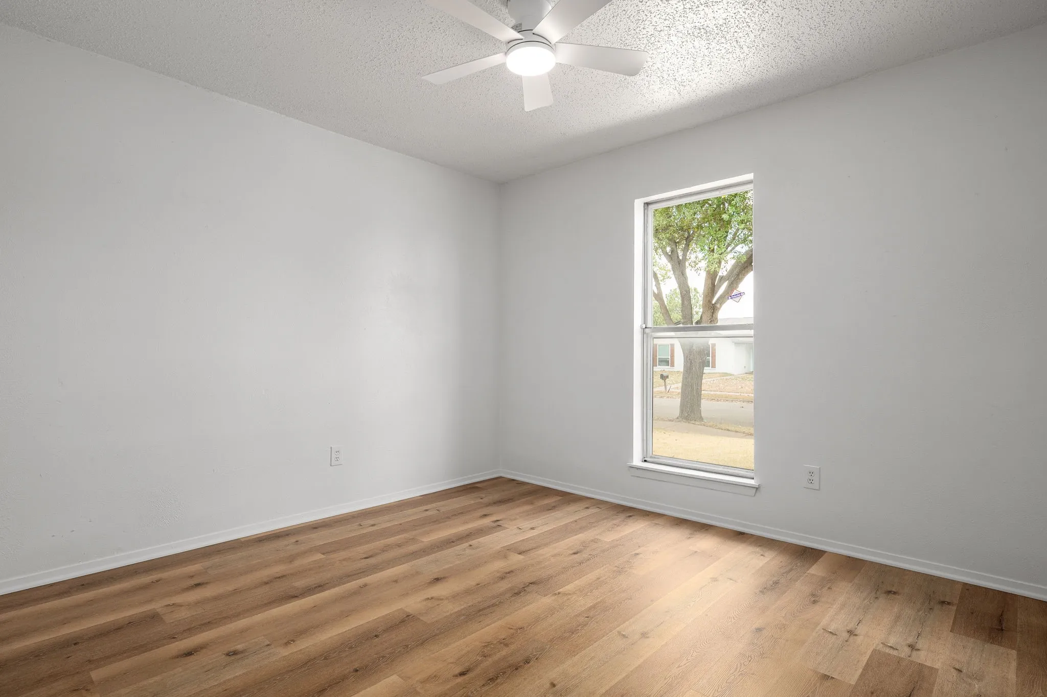 Single Family Residence For Sale in Dallas County , 3022 Blueridge Lane, Garland, Texas 75042, 3 Bedroom, 2 Bathroom, 2 Garage spaces, 1,513 Sqft, built in 1973, mls#21375970, Real Estate Agent in Garland, Homes For Sale in Dallas county, Homes For Sale in Garland, Realtor in Garland Texas, Real Estate Brokerage Independent Realty Texas, Luminita Cordes Realtor