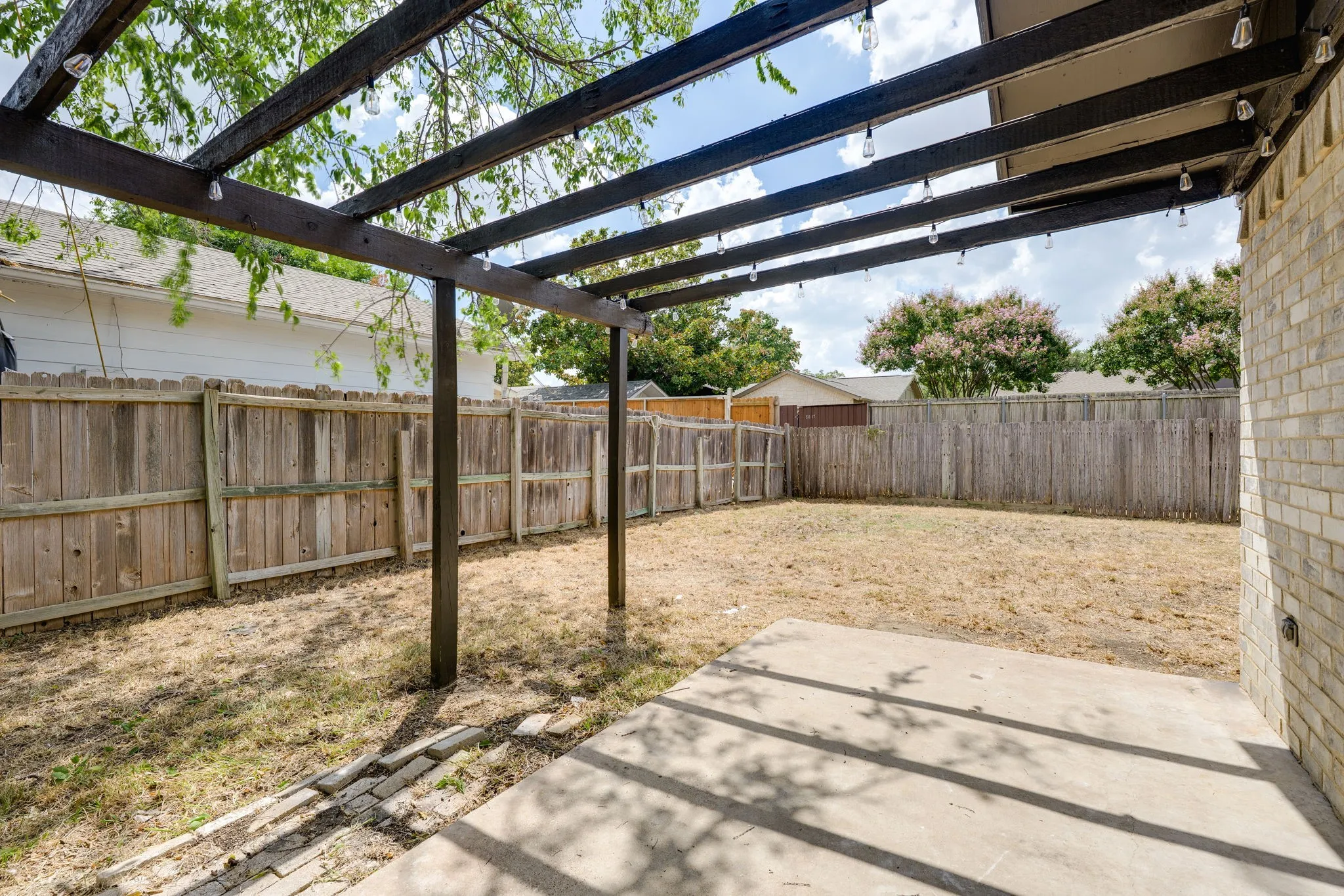 Single Family Residence For Sale in Dallas County , 3022 Blueridge Lane, Garland, Texas 75042, 3 Bedroom, 2 Bathroom, 2 Garage spaces, 1,513 Sqft, built in 1973, mls#21375970, Real Estate Agent in Garland, Homes For Sale in Dallas county, Homes For Sale in Garland, Realtor in Garland Texas, Real Estate Brokerage Independent Realty Texas, Luminita Cordes Realtor