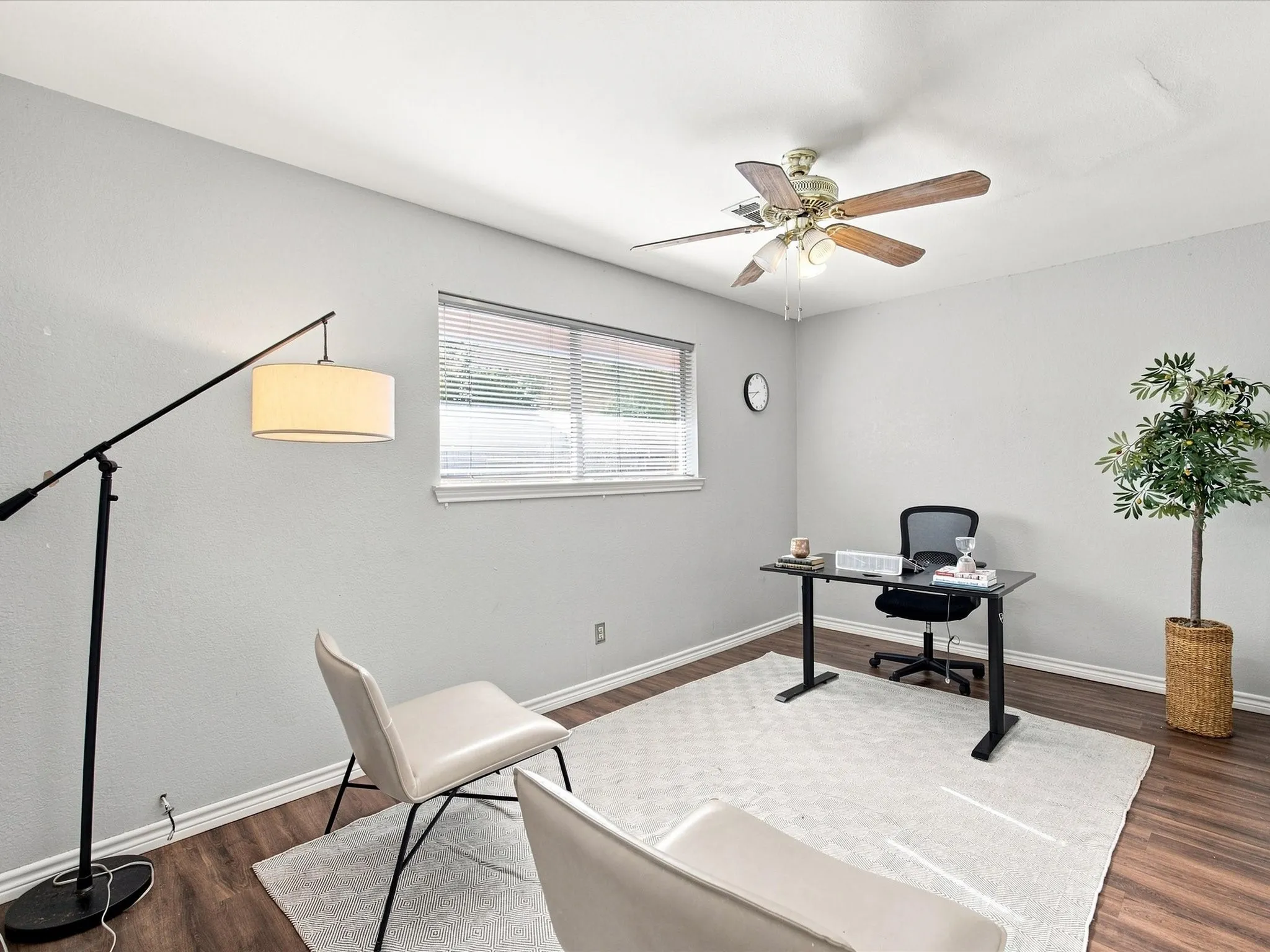 Single Family Residence For Sale in Ellis County , 840 Lynn Ann Drive, Red Oak, Texas 75154, 4 Bedroom, 2 Bathroom, 2 Garage spaces, 2,156 Sqft, built in 1986, mls#21373032, Real Estate Agent in Red Oak, Homes For Sale in Ellis county, Homes For Sale in Red Oak, Realtor in Red Oak Texas, Real Estate Brokerage Independent Realty Texas, Luminita Cordes Realtor