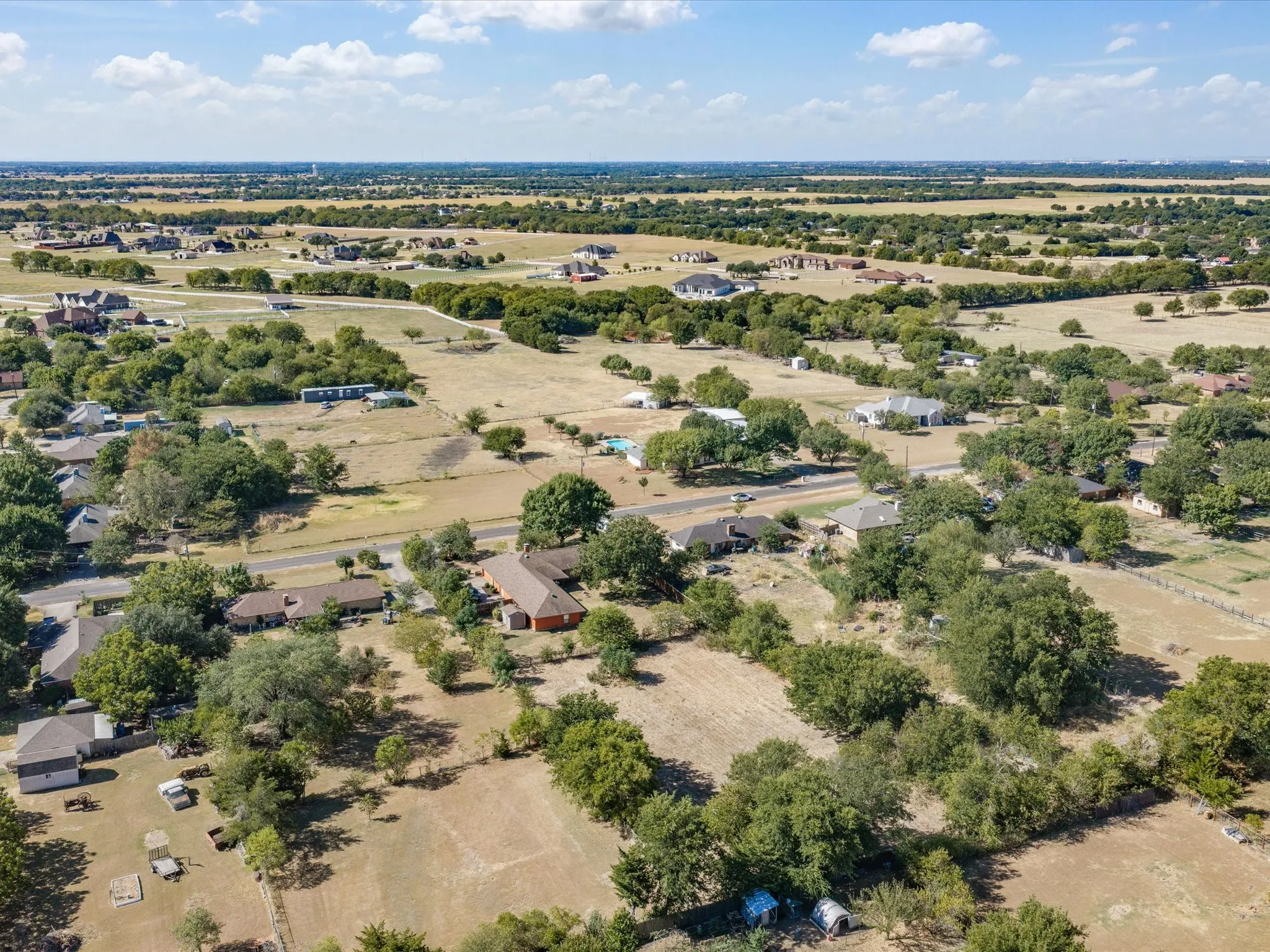 Single Family Residence For Sale in Ellis County , 840 Lynn Ann Drive, Red Oak, Texas 75154, 4 Bedroom, 2 Bathroom, 2 Garage spaces, 2,156 Sqft, built in 1986, mls#21373032, Real Estate Agent in Red Oak, Homes For Sale in Ellis county, Homes For Sale in Red Oak, Realtor in Red Oak Texas, Real Estate Brokerage Independent Realty Texas, Luminita Cordes Realtor