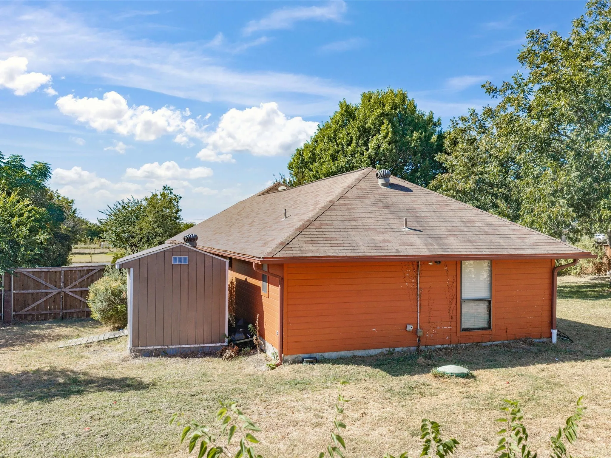 Single Family Residence For Sale in Ellis County , 840 Lynn Ann Drive, Red Oak, Texas 75154, 4 Bedroom, 2 Bathroom, 2 Garage spaces, 2,156 Sqft, built in 1986, mls#21373032, Real Estate Agent in Red Oak, Homes For Sale in Ellis county, Homes For Sale in Red Oak, Realtor in Red Oak Texas, Real Estate Brokerage Independent Realty Texas, Luminita Cordes Realtor