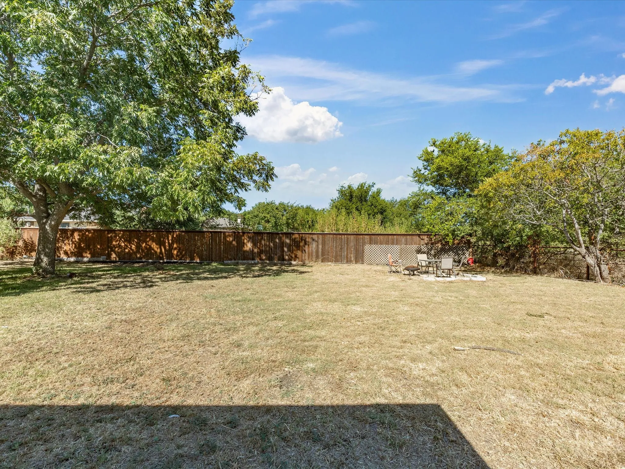 Single Family Residence For Sale in Ellis County , 840 Lynn Ann Drive, Red Oak, Texas 75154, 4 Bedroom, 2 Bathroom, 2 Garage spaces, 2,156 Sqft, built in 1986, mls#21373032, Real Estate Agent in Red Oak, Homes For Sale in Ellis county, Homes For Sale in Red Oak, Realtor in Red Oak Texas, Real Estate Brokerage Independent Realty Texas, Luminita Cordes Realtor