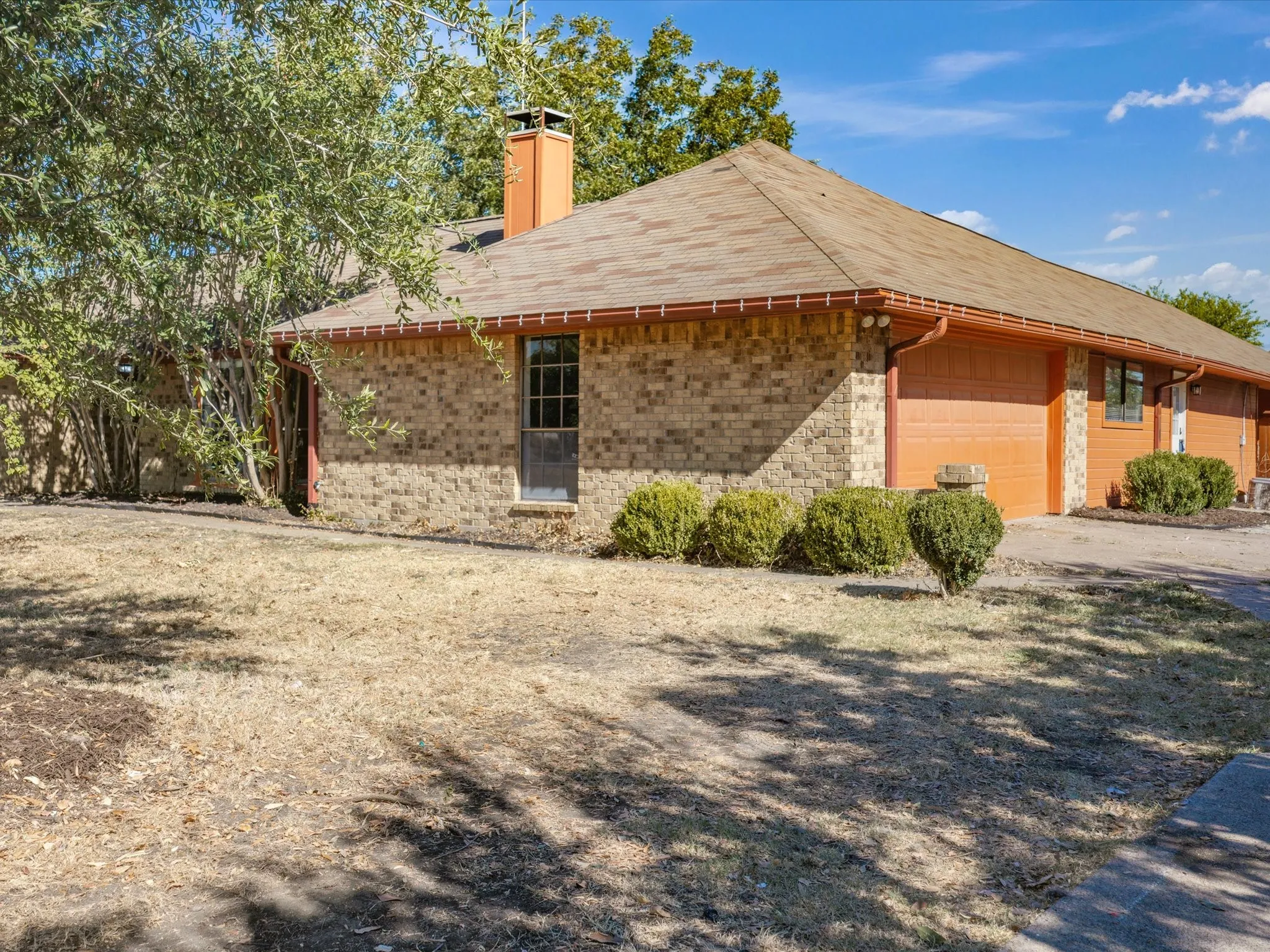 Single Family Residence For Sale in Ellis County , 840 Lynn Ann Drive, Red Oak, Texas 75154, 4 Bedroom, 2 Bathroom, 2 Garage spaces, 2,156 Sqft, built in 1986, mls#21373032, Real Estate Agent in Red Oak, Homes For Sale in Ellis county, Homes For Sale in Red Oak, Realtor in Red Oak Texas, Real Estate Brokerage Independent Realty Texas, Luminita Cordes Realtor