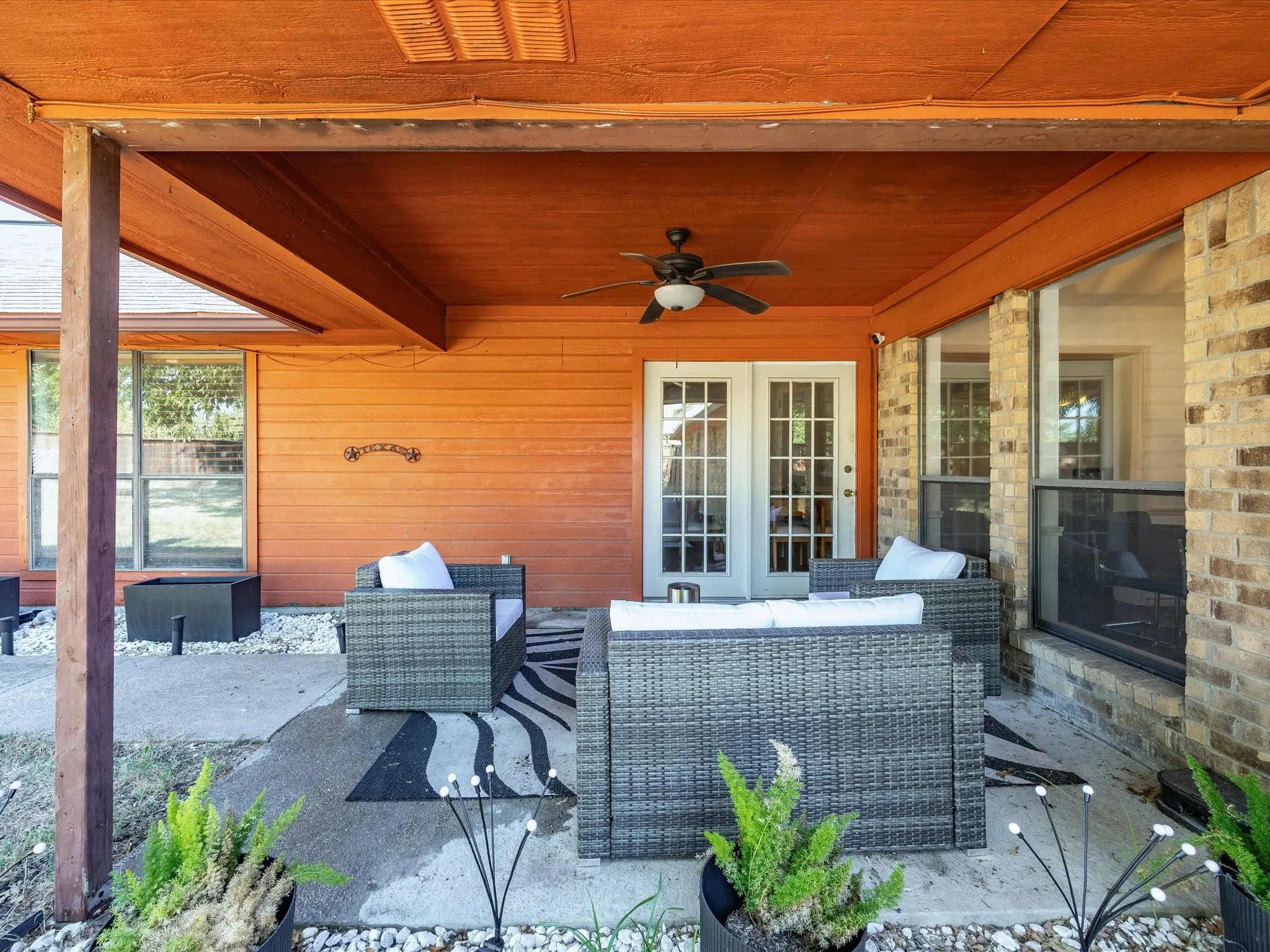 Single Family Residence For Sale in Ellis County , 840 Lynn Ann Drive, Red Oak, Texas 75154, 4 Bedroom, 2 Bathroom, 2 Garage spaces, 2,156 Sqft, built in 1986, mls#21373032, Real Estate Agent in Red Oak, Homes For Sale in Ellis county, Homes For Sale in Red Oak, Realtor in Red Oak Texas, Real Estate Brokerage Independent Realty Texas, Luminita Cordes Realtor