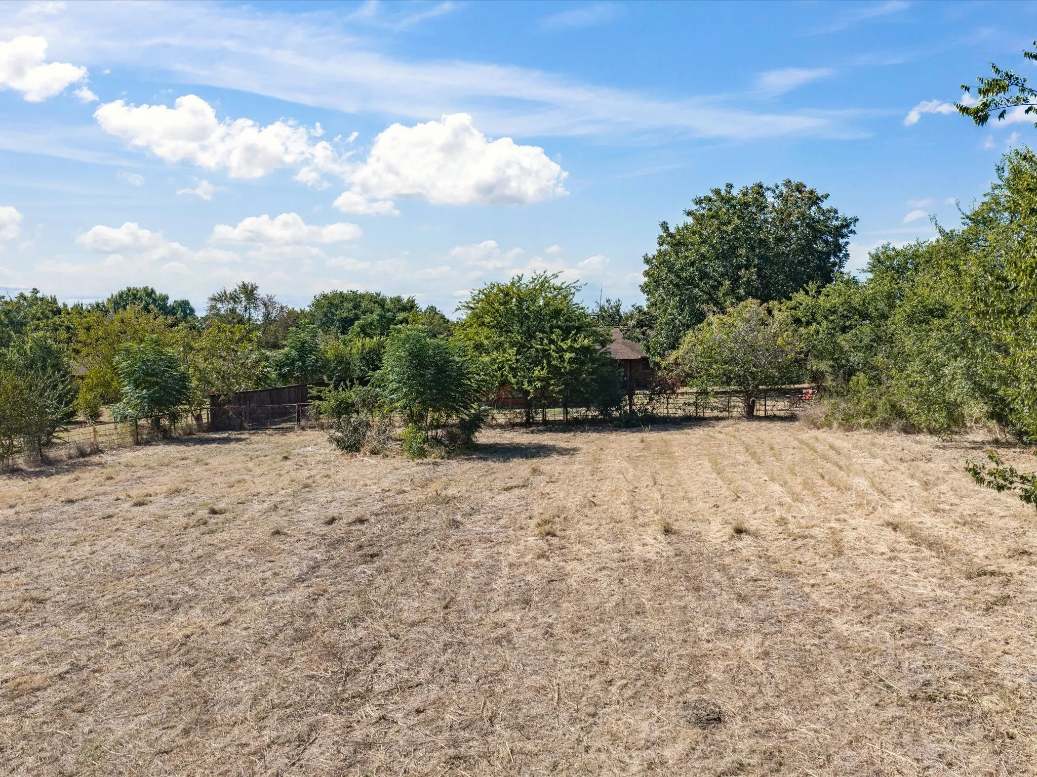 Single Family Residence For Sale in Ellis County , 840 Lynn Ann Drive, Red Oak, Texas 75154, 4 Bedroom, 2 Bathroom, 2 Garage spaces, 2,156 Sqft, built in 1986, mls#21373032, Real Estate Agent in Red Oak, Homes For Sale in Ellis county, Homes For Sale in Red Oak, Realtor in Red Oak Texas, Real Estate Brokerage Independent Realty Texas, Luminita Cordes Realtor