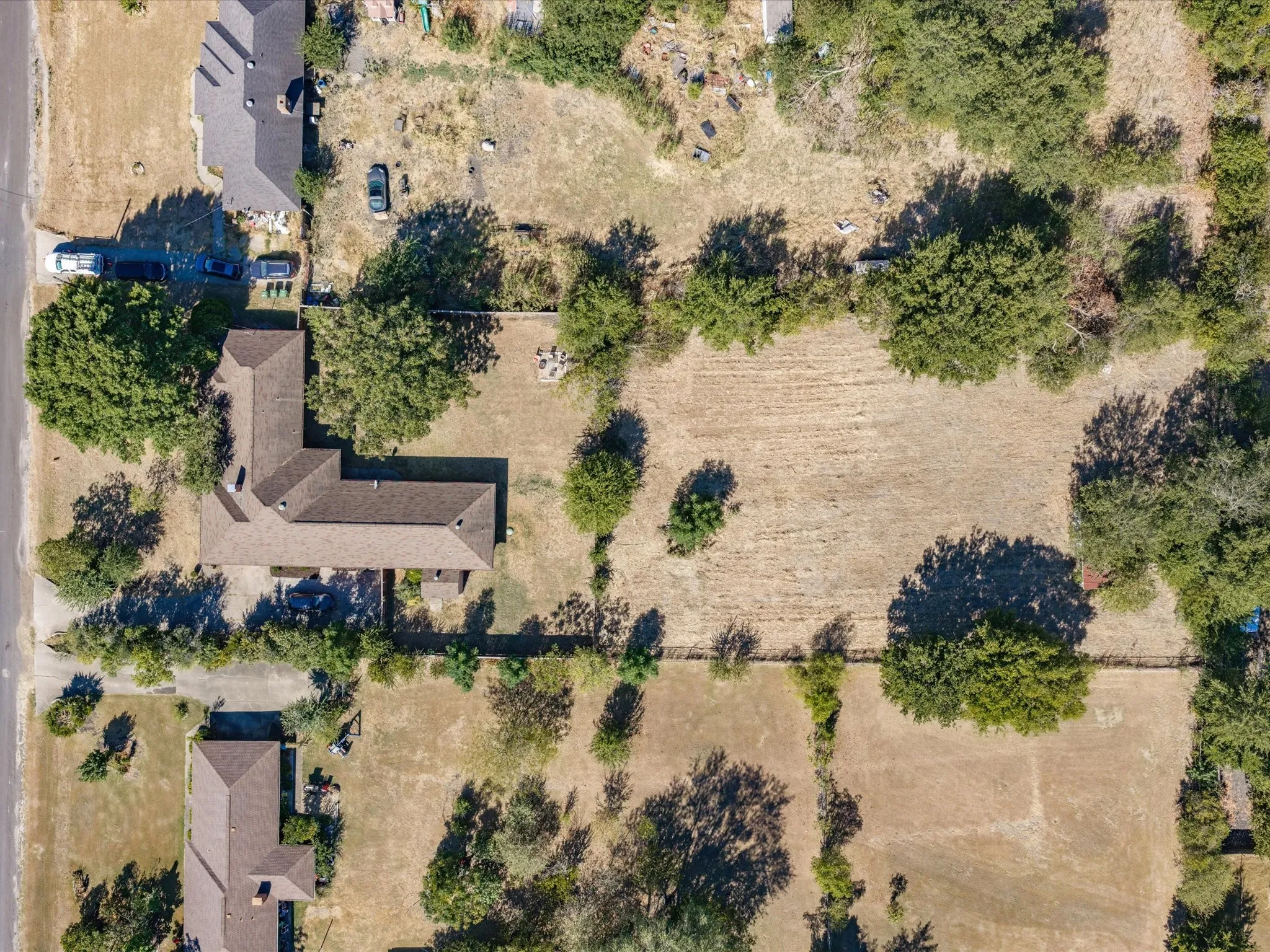Single Family Residence For Sale in Ellis County , 840 Lynn Ann Drive, Red Oak, Texas 75154, 4 Bedroom, 2 Bathroom, 2 Garage spaces, 2,156 Sqft, built in 1986, mls#21373032, Real Estate Agent in Red Oak, Homes For Sale in Ellis county, Homes For Sale in Red Oak, Realtor in Red Oak Texas, Real Estate Brokerage Independent Realty Texas, Luminita Cordes Realtor