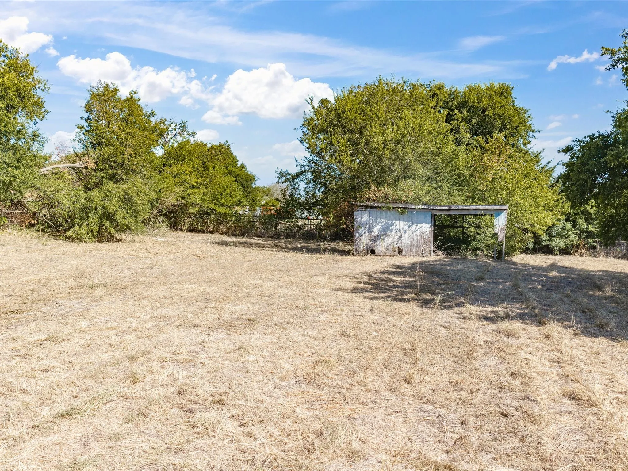 Single Family Residence For Sale in Ellis County , 840 Lynn Ann Drive, Red Oak, Texas 75154, 4 Bedroom, 2 Bathroom, 2 Garage spaces, 2,156 Sqft, built in 1986, mls#21373032, Real Estate Agent in Red Oak, Homes For Sale in Ellis county, Homes For Sale in Red Oak, Realtor in Red Oak Texas, Real Estate Brokerage Independent Realty Texas, Luminita Cordes Realtor
