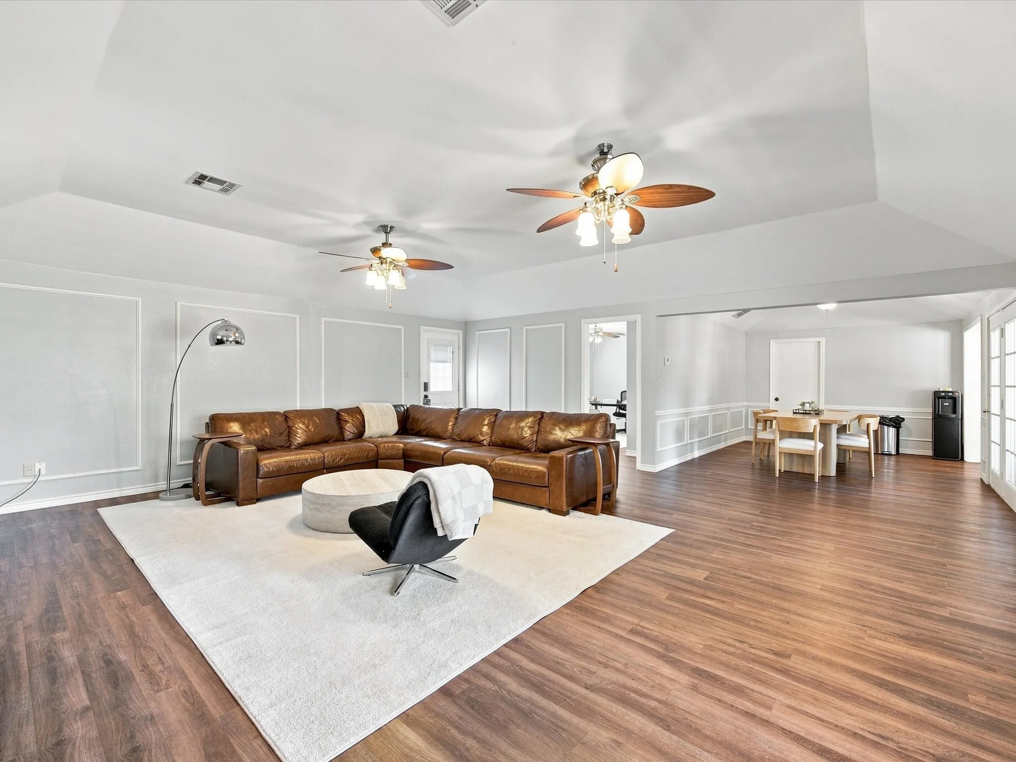 Single Family Residence For Sale in Ellis County , 840 Lynn Ann Drive, Red Oak, Texas 75154, 4 Bedroom, 2 Bathroom, 2 Garage spaces, 2,156 Sqft, built in 1986, mls#21373032, Real Estate Agent in Red Oak, Homes For Sale in Ellis county, Homes For Sale in Red Oak, Realtor in Red Oak Texas, Real Estate Brokerage Independent Realty Texas, Luminita Cordes Realtor
