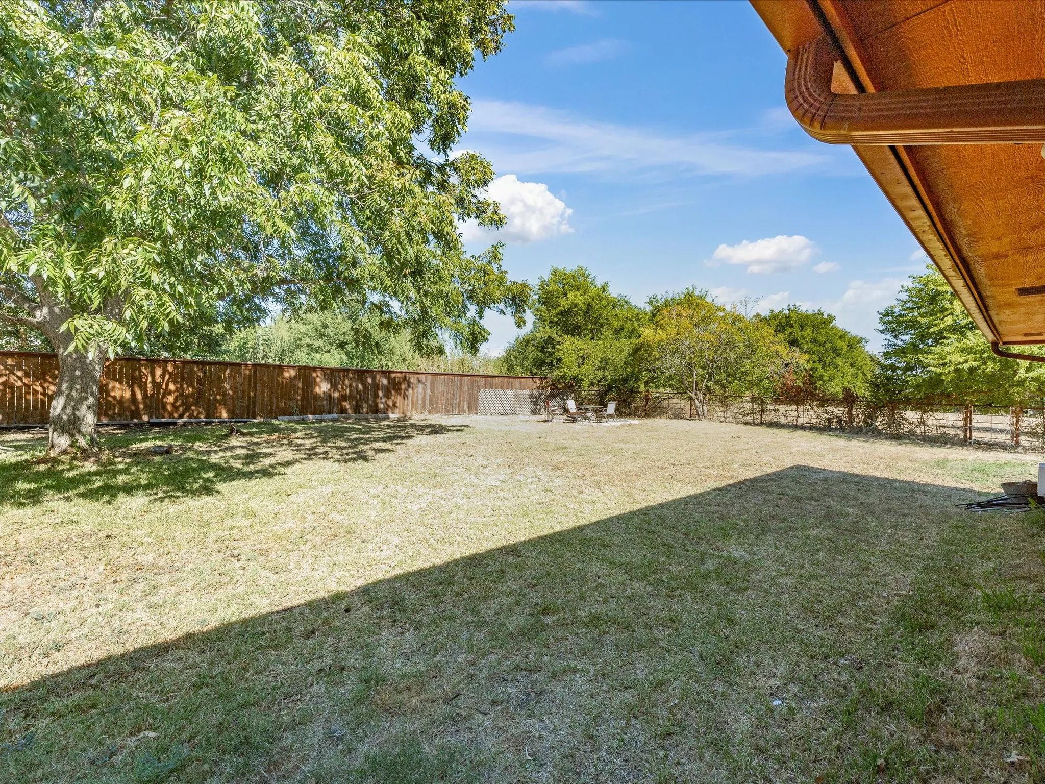 Single Family Residence For Sale in Ellis County , 840 Lynn Ann Drive, Red Oak, Texas 75154, 4 Bedroom, 2 Bathroom, 2 Garage spaces, 2,156 Sqft, built in 1986, mls#21373032, Real Estate Agent in Red Oak, Homes For Sale in Ellis county, Homes For Sale in Red Oak, Realtor in Red Oak Texas, Real Estate Brokerage Independent Realty Texas, Luminita Cordes Realtor