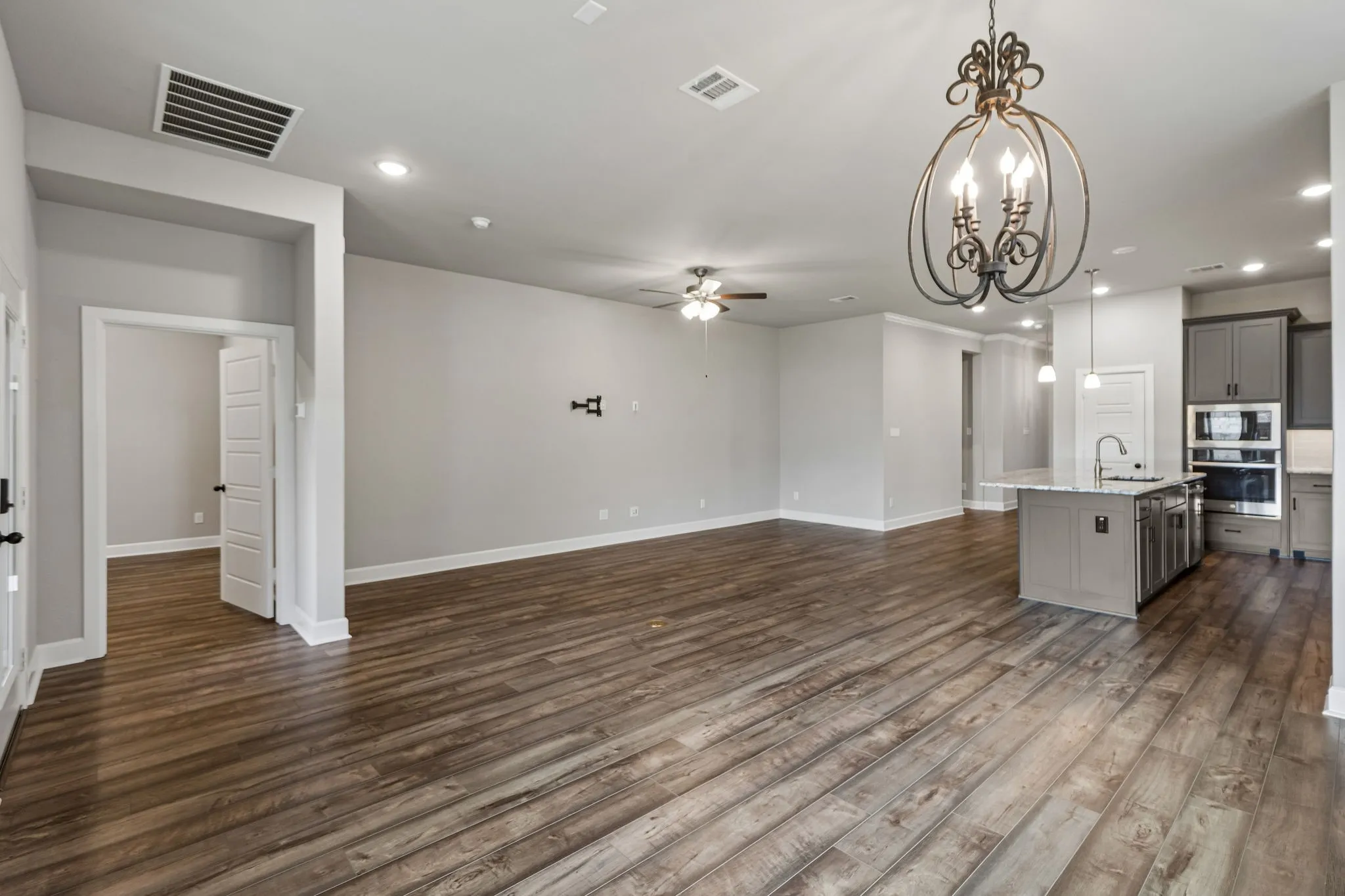 Single Family Residence For Sale in Tarrant County , 4717 Beaver Creek Drive, Arlington, Texas 76005, 2 Bedroom, 2 Bathroom, 2 Garage spaces, 2,024 Sqft, built in 2019, mls#21377668, Real Estate Agent in Arlington, Homes For Sale in Tarrant county, Homes For Sale in Arlington, Realtor in Arlington Texas, Real Estate Brokerage Independent Realty Texas, Luminita Cordes Realtor