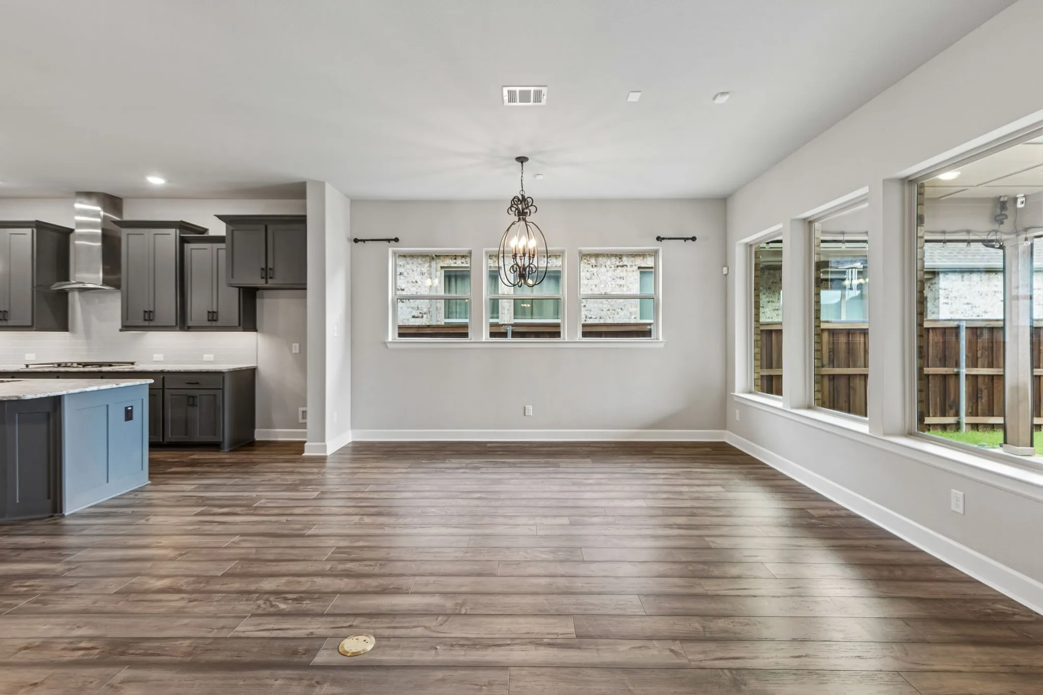 Single Family Residence For Sale in Tarrant County , 4717 Beaver Creek Drive, Arlington, Texas 76005, 2 Bedroom, 2 Bathroom, 2 Garage spaces, 2,024 Sqft, built in 2019, mls#21377668, Real Estate Agent in Arlington, Homes For Sale in Tarrant county, Homes For Sale in Arlington, Realtor in Arlington Texas, Real Estate Brokerage Independent Realty Texas, Luminita Cordes Realtor
