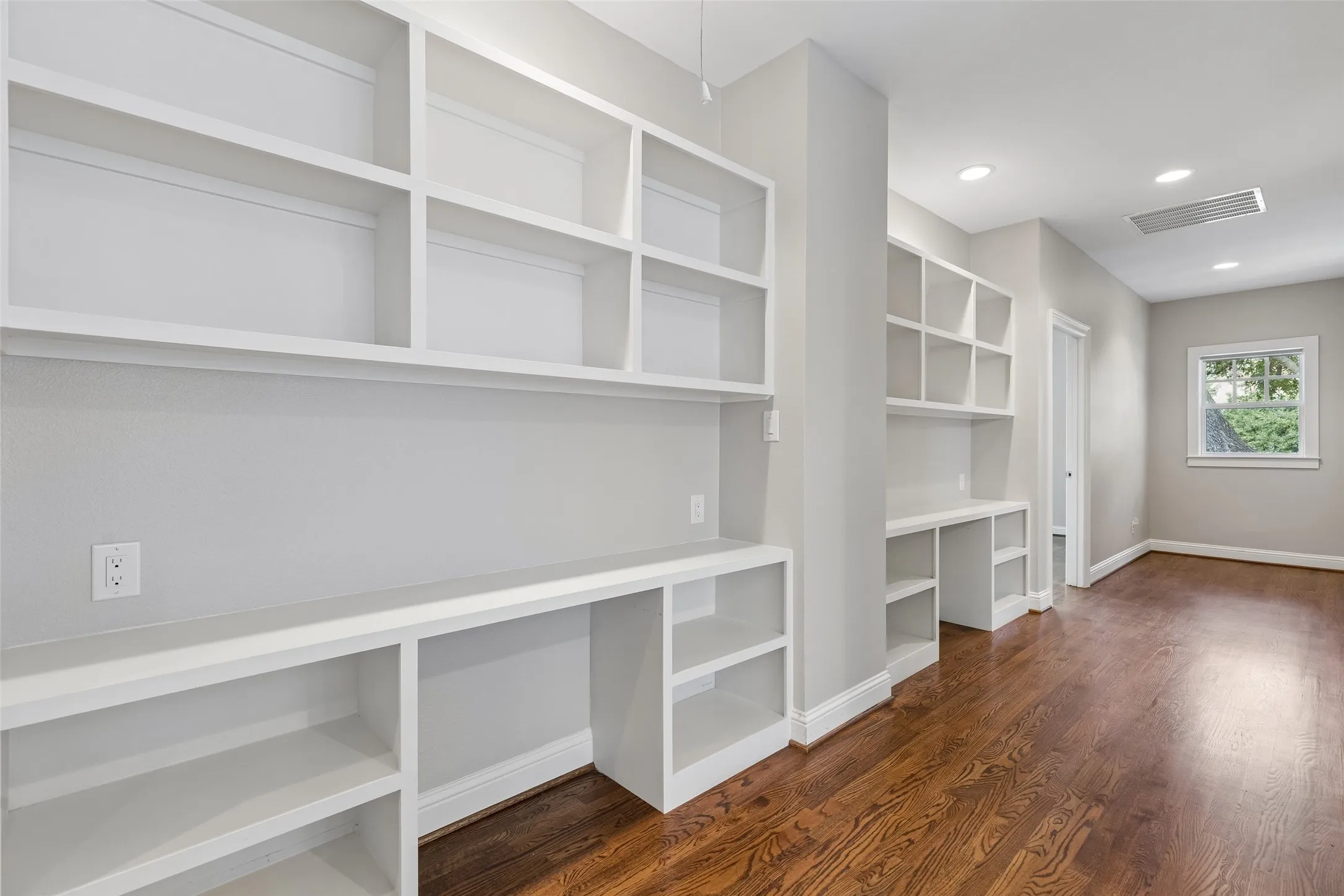 Single Family Residence For Rent in Dallas County , 6030 Vickery Boulevard, Dallas, Texas 75206, 4 Bedroom, 4 Bathroom, 2 Garage spaces, 4,011 Sqft, built in 2017, mls#21377163, Real Estate Agent in Dallas, Homes For Rent in Dallas county, Homes For Rent in Dallas, Realtor in Dallas Texas, Real Estate Brokerage Independent Realty Texas, Luminita Cordes Realtor