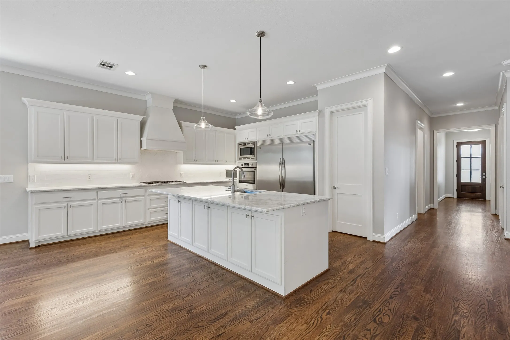 Single Family Residence For Rent in Dallas County , 6030 Vickery Boulevard, Dallas, Texas 75206, 4 Bedroom, 4 Bathroom, 2 Garage spaces, 4,011 Sqft, built in 2017, mls#21377163, Real Estate Agent in Dallas, Homes For Rent in Dallas county, Homes For Rent in Dallas, Realtor in Dallas Texas, Real Estate Brokerage Independent Realty Texas, Luminita Cordes Realtor
