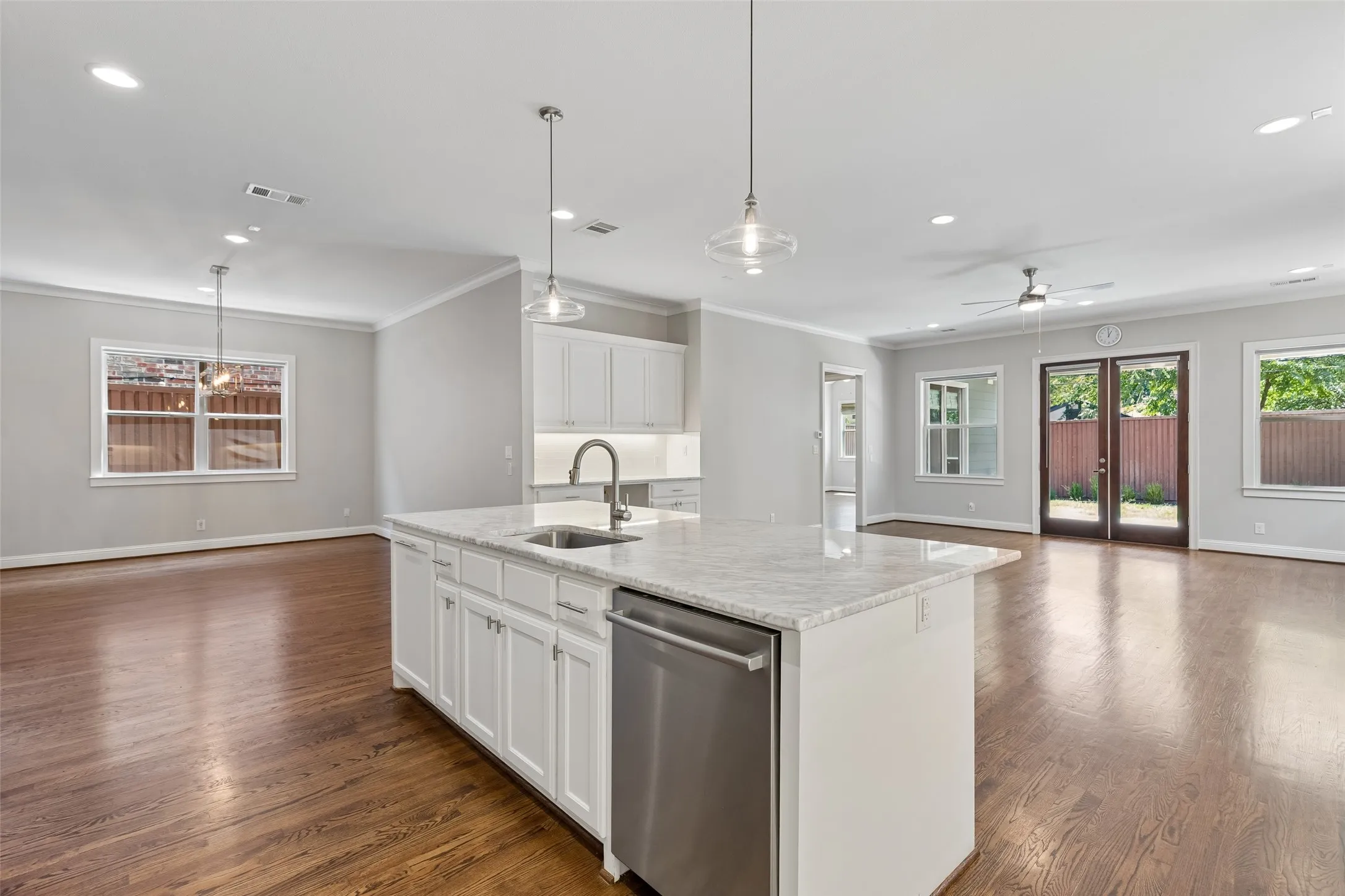 Single Family Residence For Rent in Dallas County , 6030 Vickery Boulevard, Dallas, Texas 75206, 4 Bedroom, 4 Bathroom, 2 Garage spaces, 4,011 Sqft, built in 2017, mls#21377163, Real Estate Agent in Dallas, Homes For Rent in Dallas county, Homes For Rent in Dallas, Realtor in Dallas Texas, Real Estate Brokerage Independent Realty Texas, Luminita Cordes Realtor