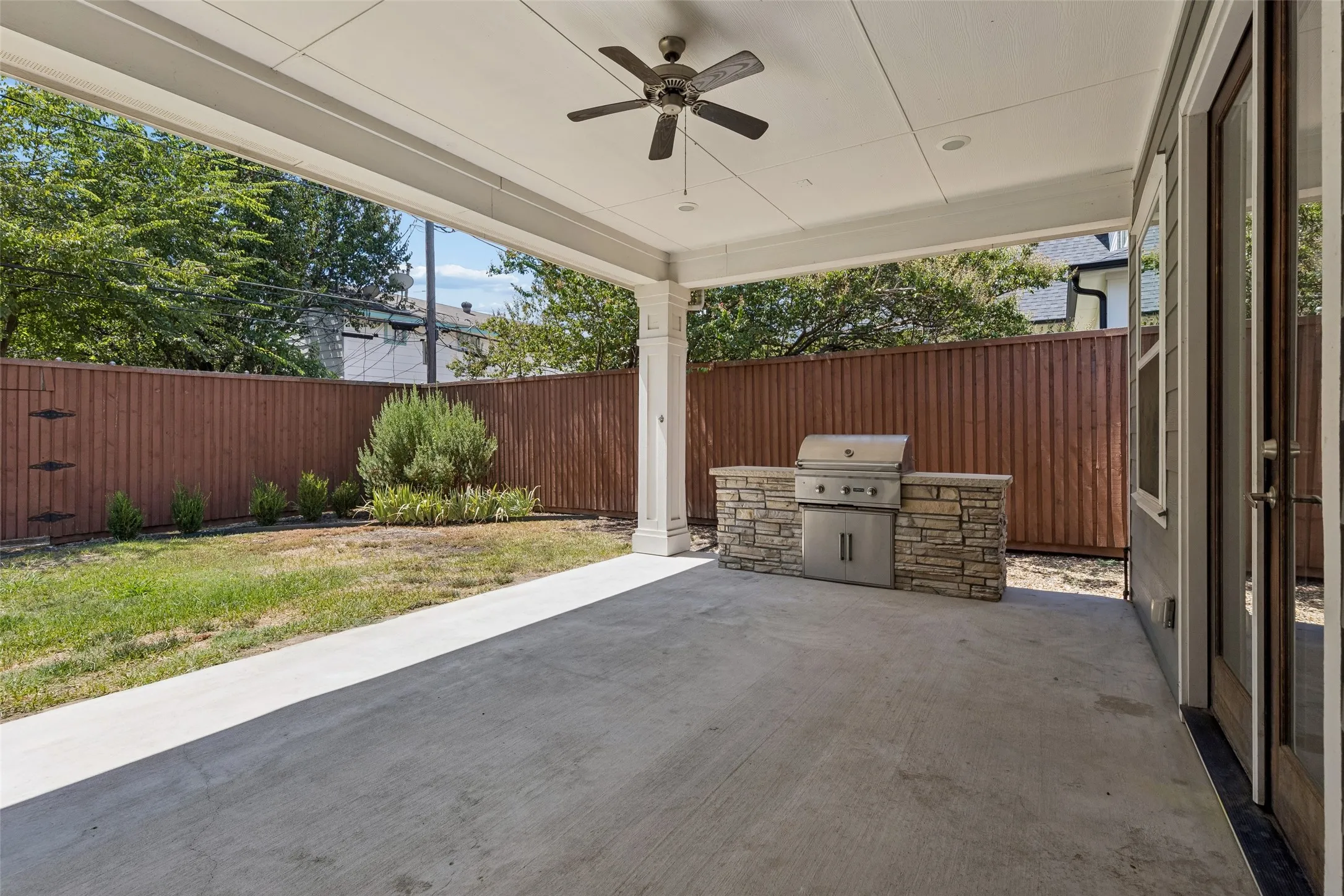 Single Family Residence For Rent in Dallas County , 6030 Vickery Boulevard, Dallas, Texas 75206, 4 Bedroom, 4 Bathroom, 2 Garage spaces, 4,011 Sqft, built in 2017, mls#21377163, Real Estate Agent in Dallas, Homes For Rent in Dallas county, Homes For Rent in Dallas, Realtor in Dallas Texas, Real Estate Brokerage Independent Realty Texas, Luminita Cordes Realtor
