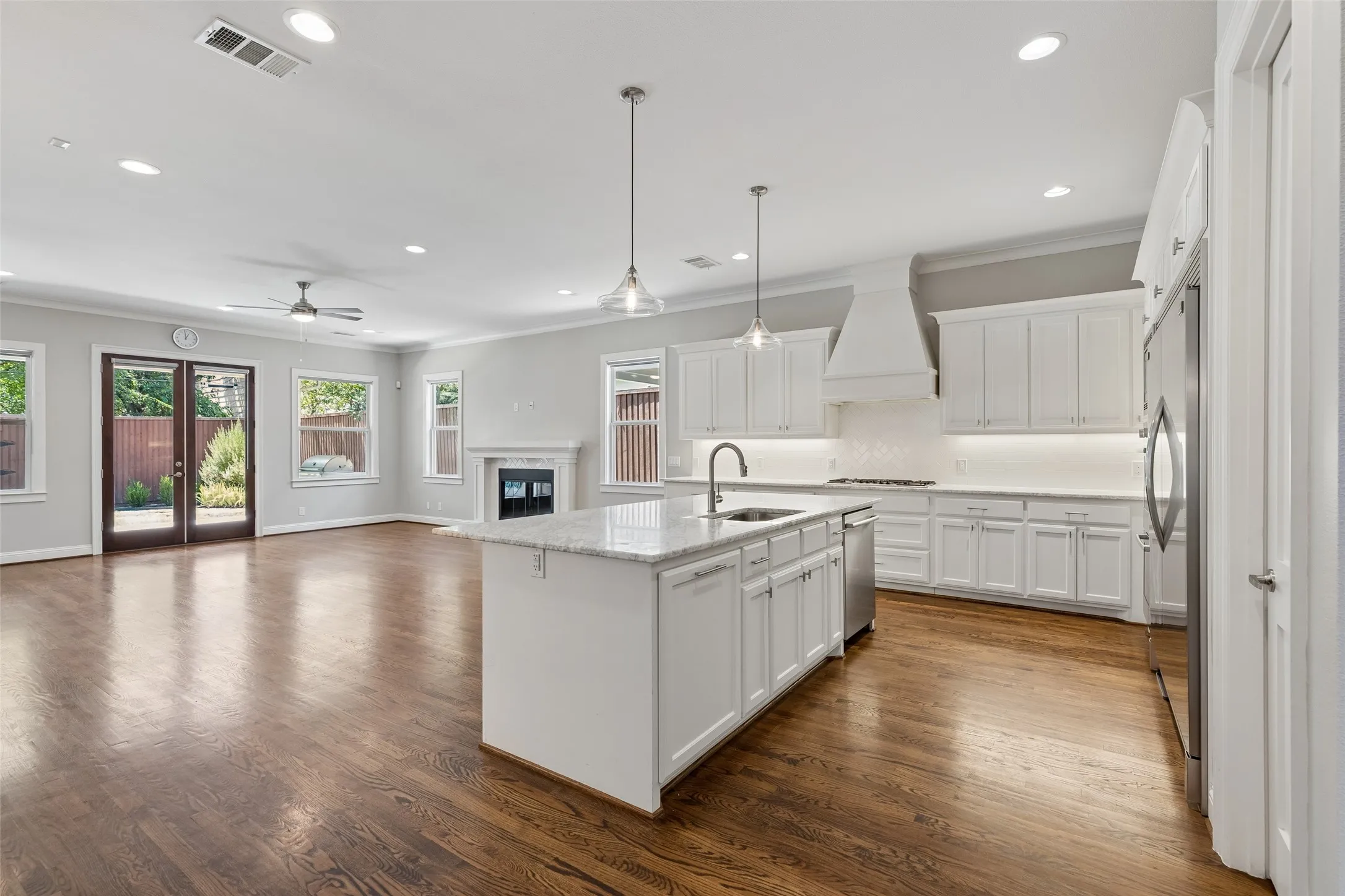 Single Family Residence For Rent in Dallas County , 6030 Vickery Boulevard, Dallas, Texas 75206, 4 Bedroom, 4 Bathroom, 2 Garage spaces, 4,011 Sqft, built in 2017, mls#21377163, Real Estate Agent in Dallas, Homes For Rent in Dallas county, Homes For Rent in Dallas, Realtor in Dallas Texas, Real Estate Brokerage Independent Realty Texas, Luminita Cordes Realtor