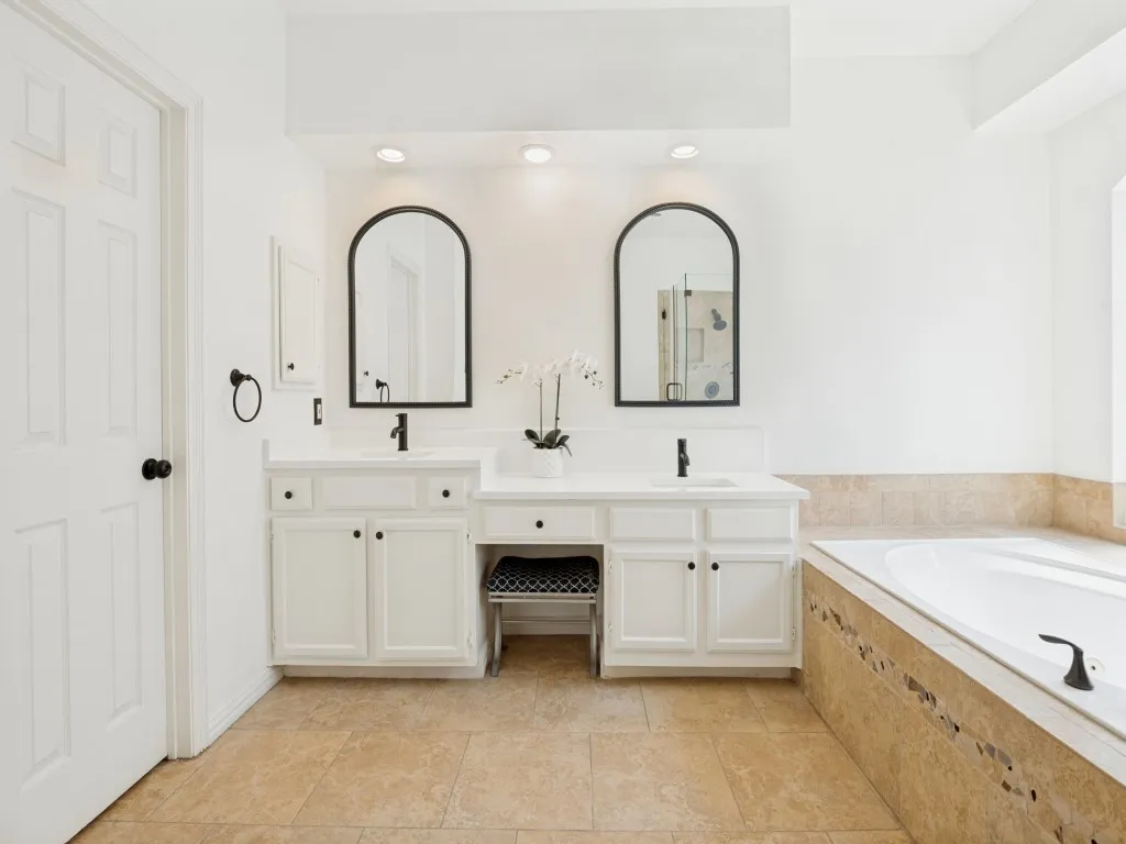 Single Family Residence For Sale in Collin County , 2700 Meadow Hills Lane, Plano, Texas 75093, 4 Bedroom, 4 Bathroom, 2 Garage spaces, 2,810 Sqft, built in 1992, mls#21377745, Real Estate Agent in Plano, Homes For Sale in Collin county, Homes For Sale in Plano, Realtor in Plano Texas, Real Estate Brokerage Independent Realty Texas, Luminita Cordes Realtor