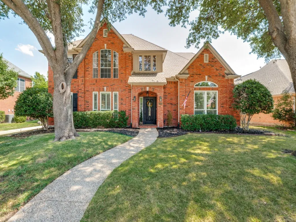 Single Family Residence For Sale in Collin County , 2700 Meadow Hills Lane, Plano, Texas 75093, 4 Bedroom, 4 Bathroom, 2 Garage spaces, 2,810 Sqft, built in 1992, mls#21377745, Real Estate Agent in Plano, Homes For Sale in Collin county, Homes For Sale in Plano, Realtor in Plano Texas, Real Estate Brokerage Independent Realty Texas, Luminita Cordes Realtor