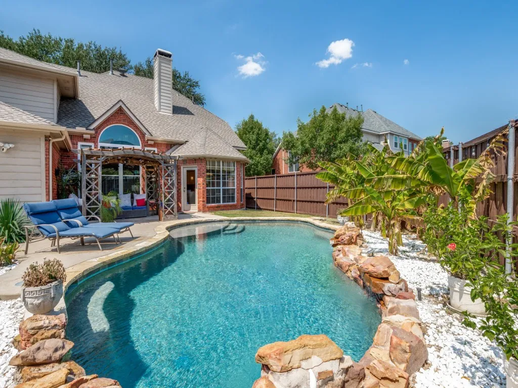 Single Family Residence For Sale in Collin County , 2700 Meadow Hills Lane, Plano, Texas 75093, 4 Bedroom, 4 Bathroom, 2 Garage spaces, 2,810 Sqft, built in 1992, mls#21377745, Real Estate Agent in Plano, Homes For Sale in Collin county, Homes For Sale in Plano, Realtor in Plano Texas, Real Estate Brokerage Independent Realty Texas, Luminita Cordes Realtor