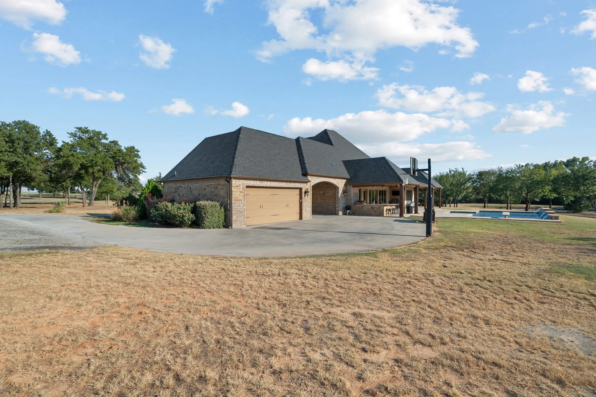Single Family Residence For Sale in Wise County , 830 County Road 4797, Springtown, Texas 76082, 4 Bedroom, 5 Bathroom, 2 Garage spaces, 3,688 Sqft, built in 2018, mls#21375058, Real Estate Agent in Springtown, Homes For Sale in Wise county, Homes For Sale in Springtown, Realtor in Springtown Texas, Real Estate Brokerage Independent Realty Texas, Luminita Cordes Realtor