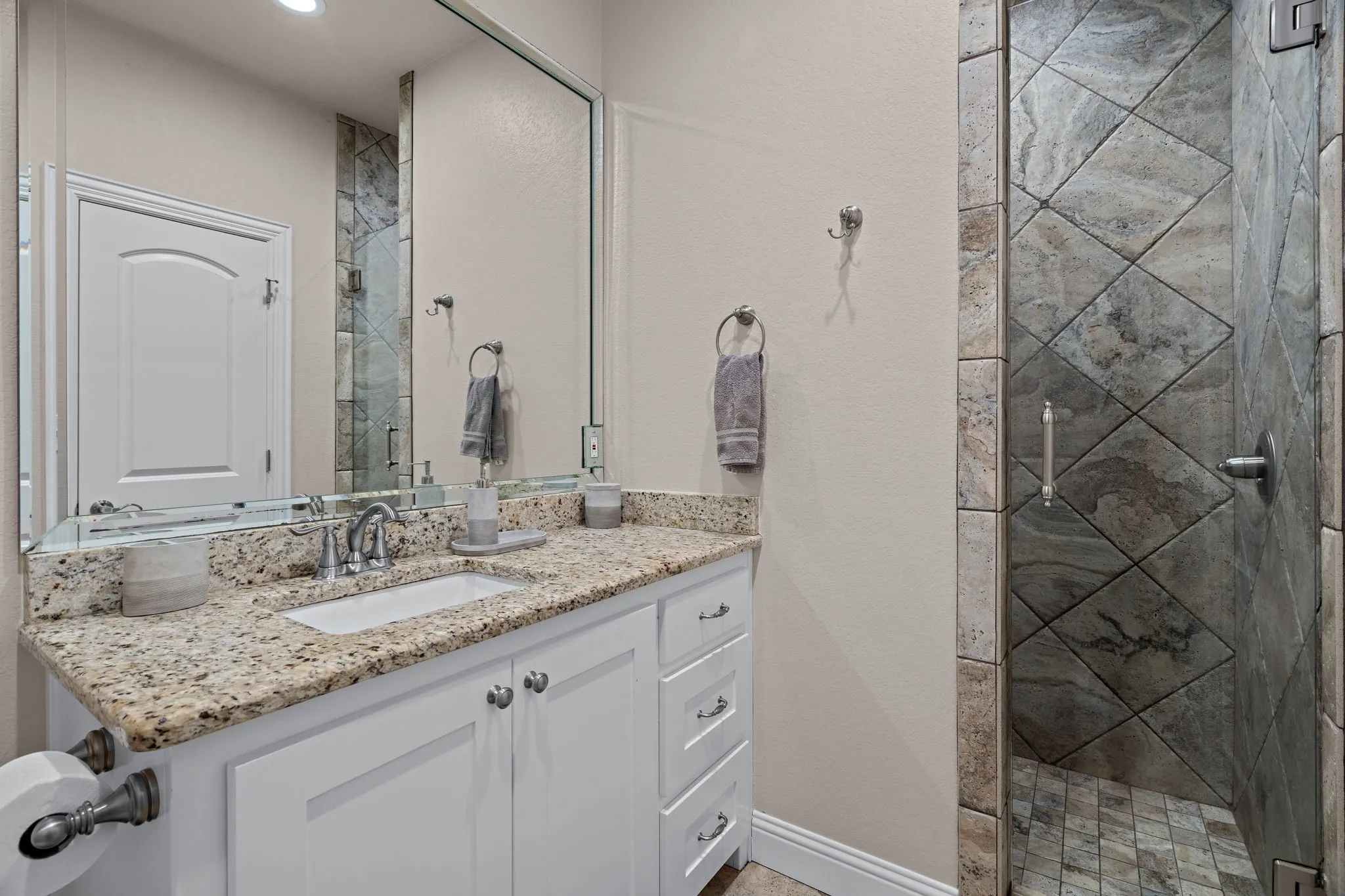 Single Family Residence For Sale in Wise County , 830 County Road 4797, Springtown, Texas 76082, 4 Bedroom, 5 Bathroom, 2 Garage spaces, 3,688 Sqft, built in 2018, mls#21375058, Real Estate Agent in Springtown, Homes For Sale in Wise county, Homes For Sale in Springtown, Realtor in Springtown Texas, Real Estate Brokerage Independent Realty Texas, Luminita Cordes Realtor