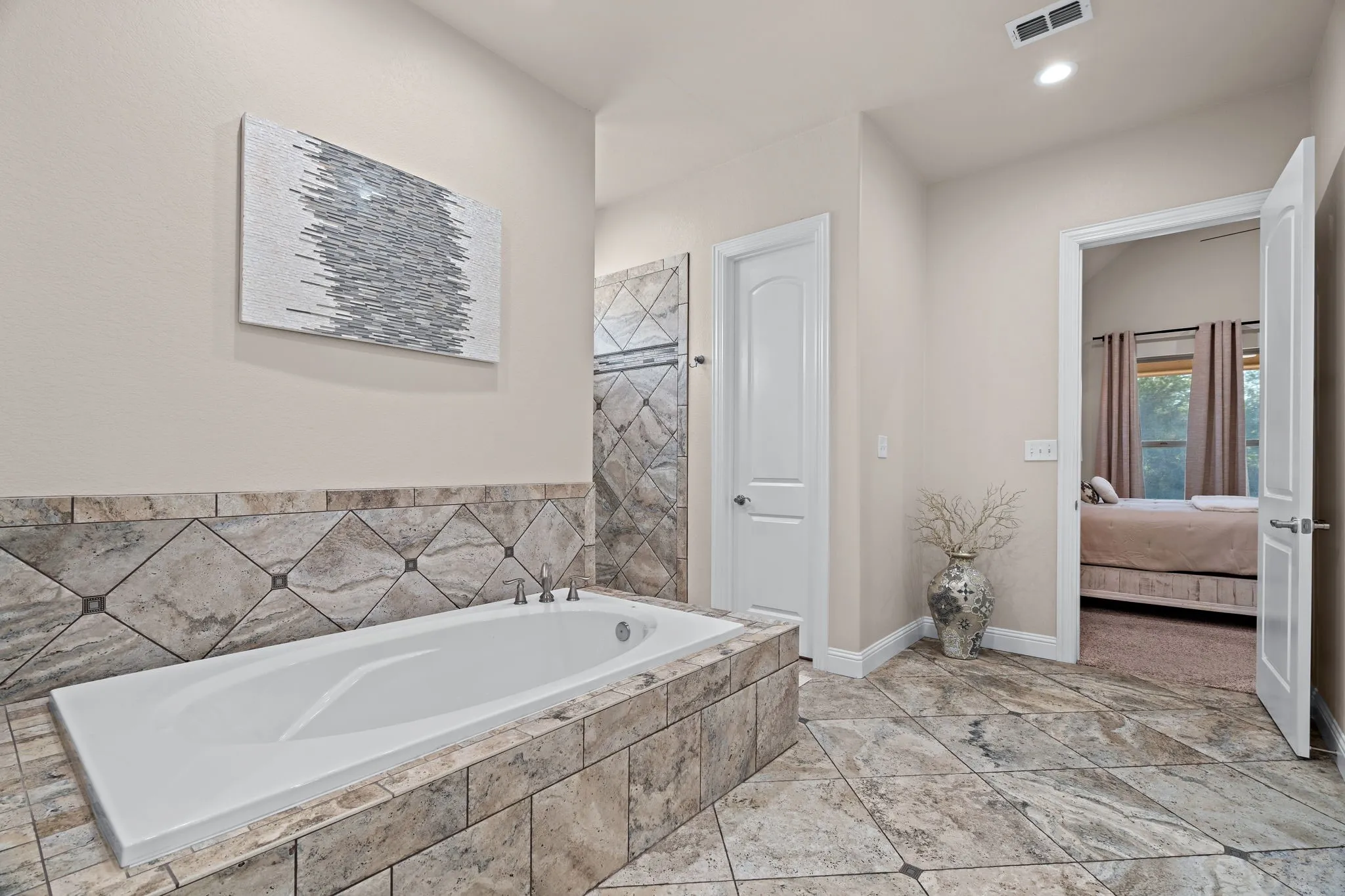 Single Family Residence For Sale in Wise County , 830 County Road 4797, Springtown, Texas 76082, 4 Bedroom, 5 Bathroom, 2 Garage spaces, 3,688 Sqft, built in 2018, mls#21375058, Real Estate Agent in Springtown, Homes For Sale in Wise county, Homes For Sale in Springtown, Realtor in Springtown Texas, Real Estate Brokerage Independent Realty Texas, Luminita Cordes Realtor